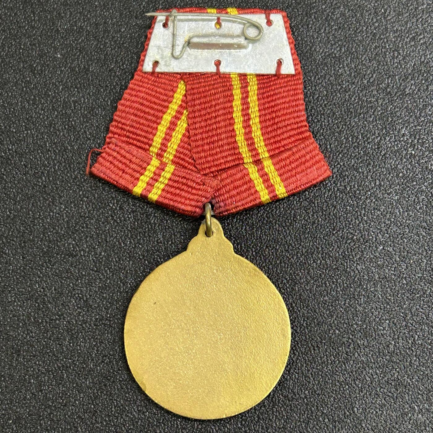 西秦中古拍卖第七十七期 2026马年新春专场 本场拍品年初九发出 越南胡志明勋章 该勋章被授予或追授予在政治、经济、社会、文学、艺术、科学、技术、国防、安全、外交或其他领域方面有一众杰出成就的个人