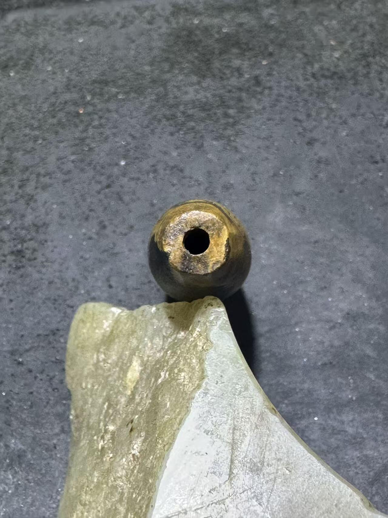 亚光蓝玉髓原皮天眼纹九眼页岩天珠一颗