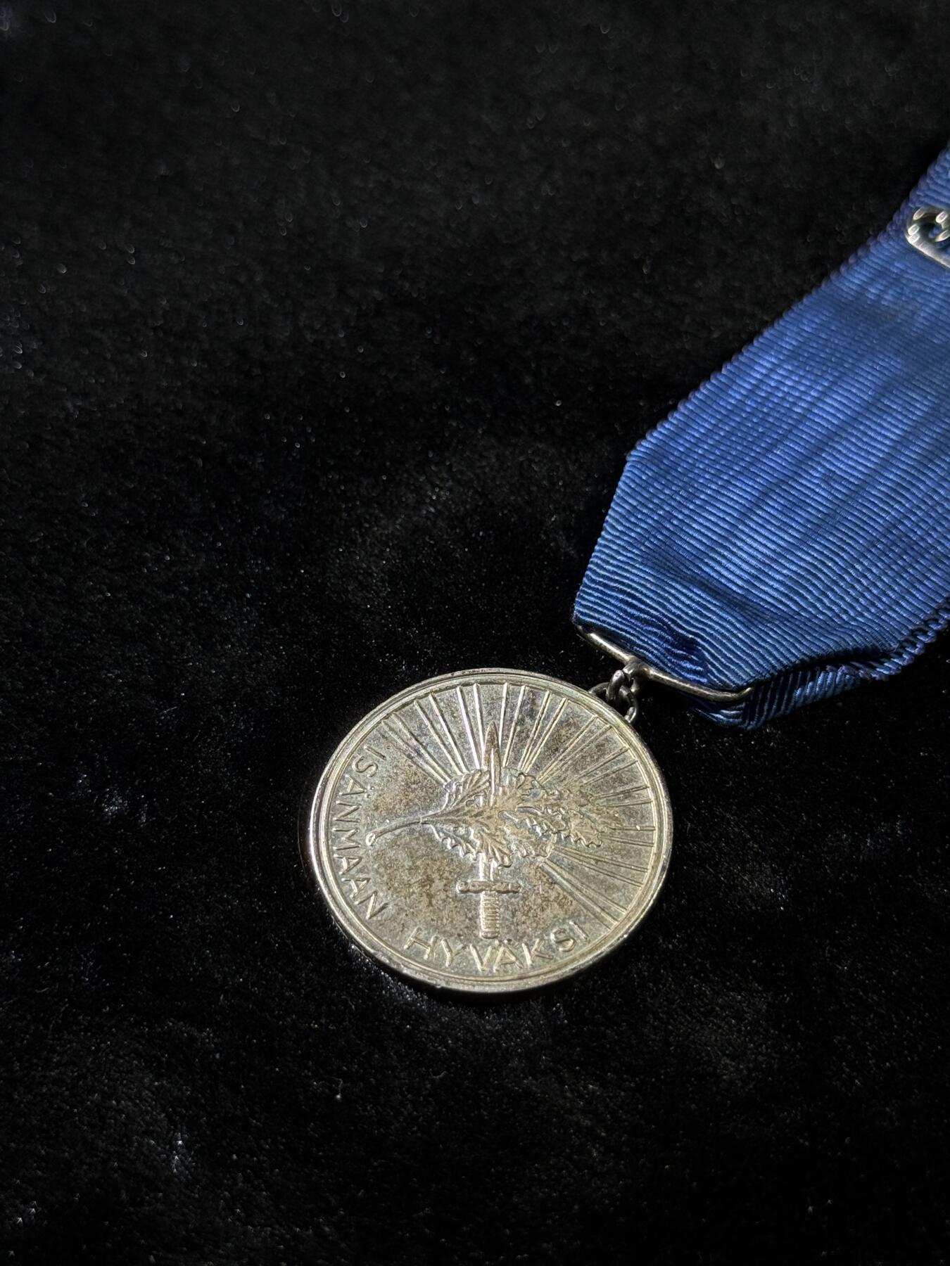 欢庆春节！戎马世界章牌大赏第111期春节大拍 芬兰一级金十字白玫瑰奖章，银制