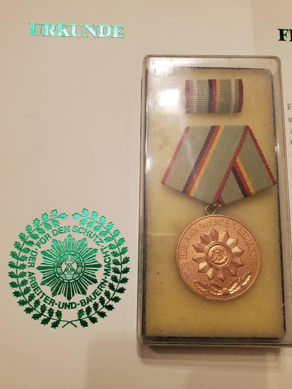 （450件拍品！制服徽章盛宴）罗岚⭐爱藏⭐年前甄选大拍场-店主清仓处理-分享拍场额外现金红包（实体经营） 民主德国铜级工战队功绩奖章带原盒略 证书一大套 品相非常好