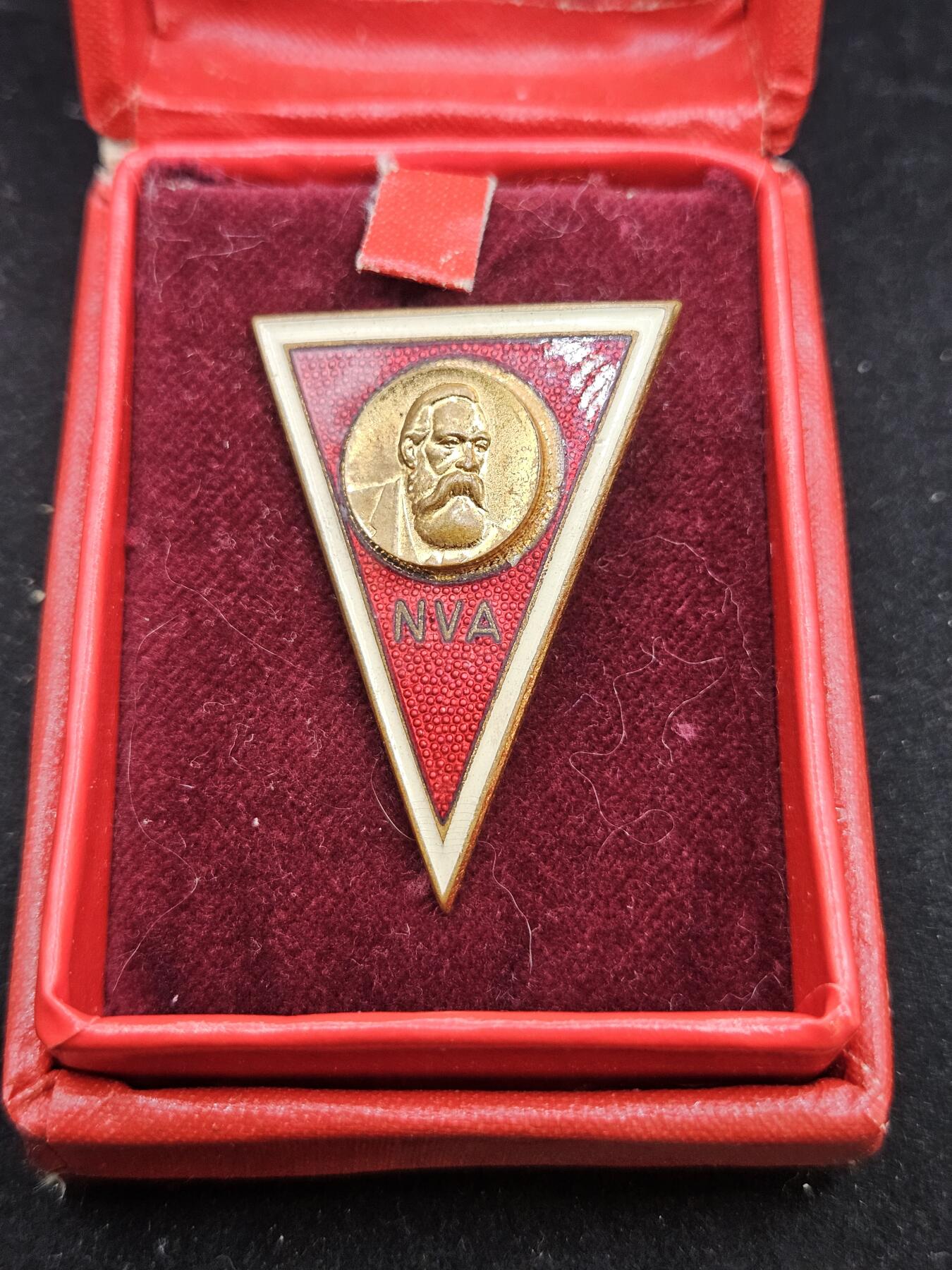 0元起拍勋章 第333期 咸鱼国勋章拍卖专场 2月11日（周三）下午6：00开始 东德 NVA 恩格斯军校毕业证章 高级军官 将官用