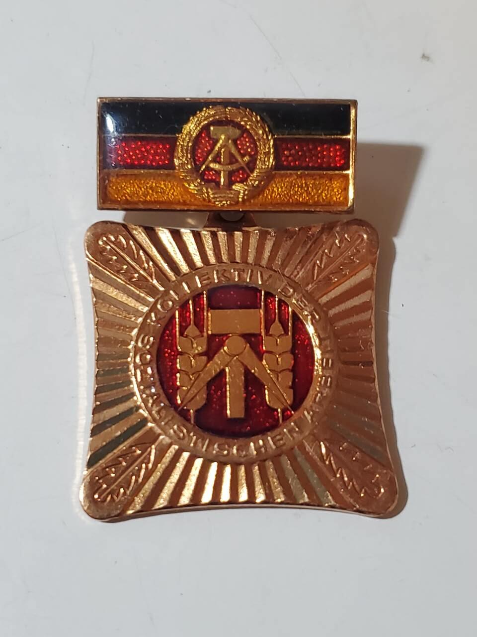 韵星假日军品类拍卖第40期 -- Rimey Holidays Militaria Auction 40 民主德国集体劳动荣誉奖章