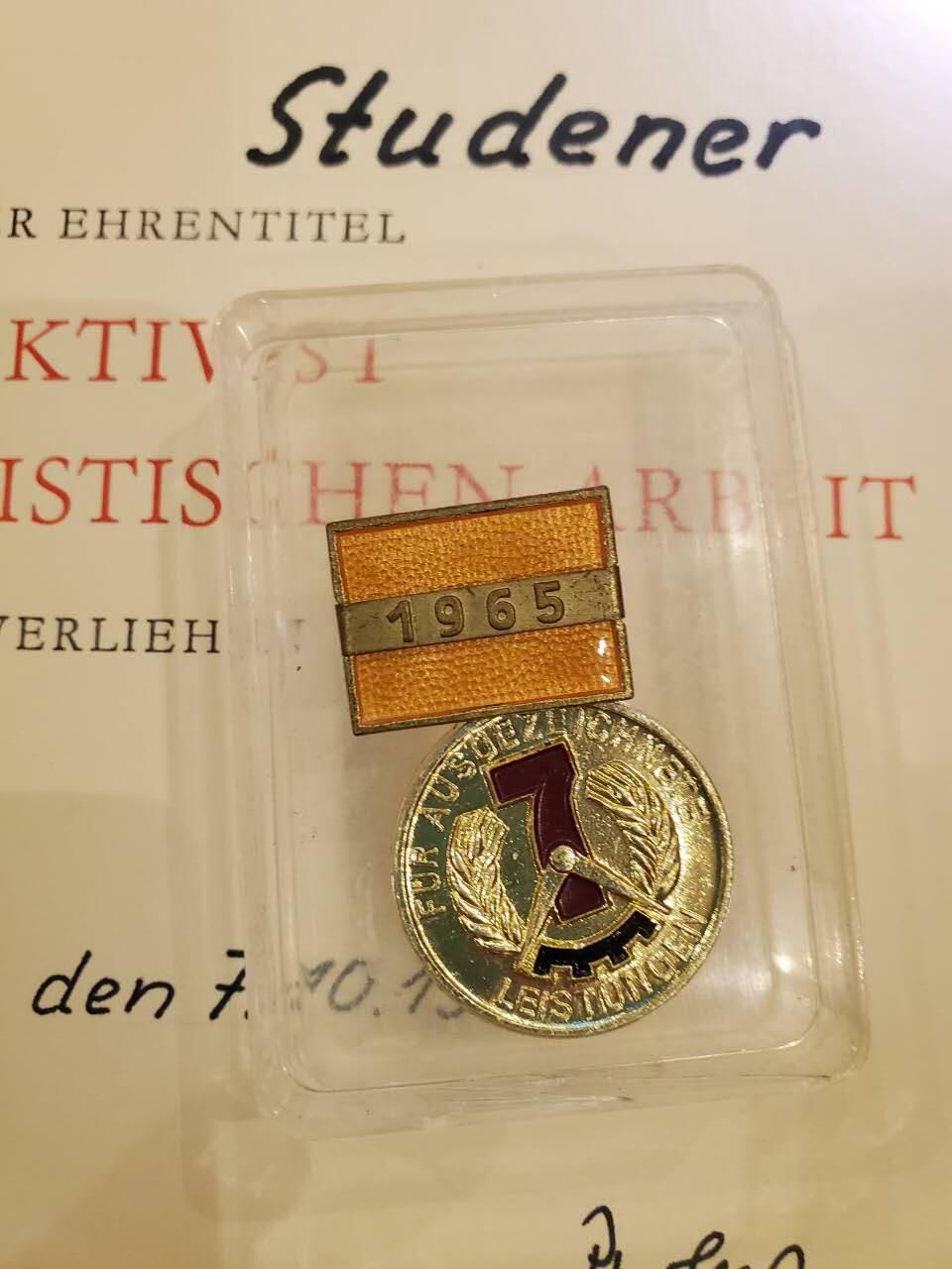 韵星假日军品类拍卖第40期 -- Rimey Holidays Militaria Auction 40 民主德国社会主义功勋活动家奖章实发带证书一套