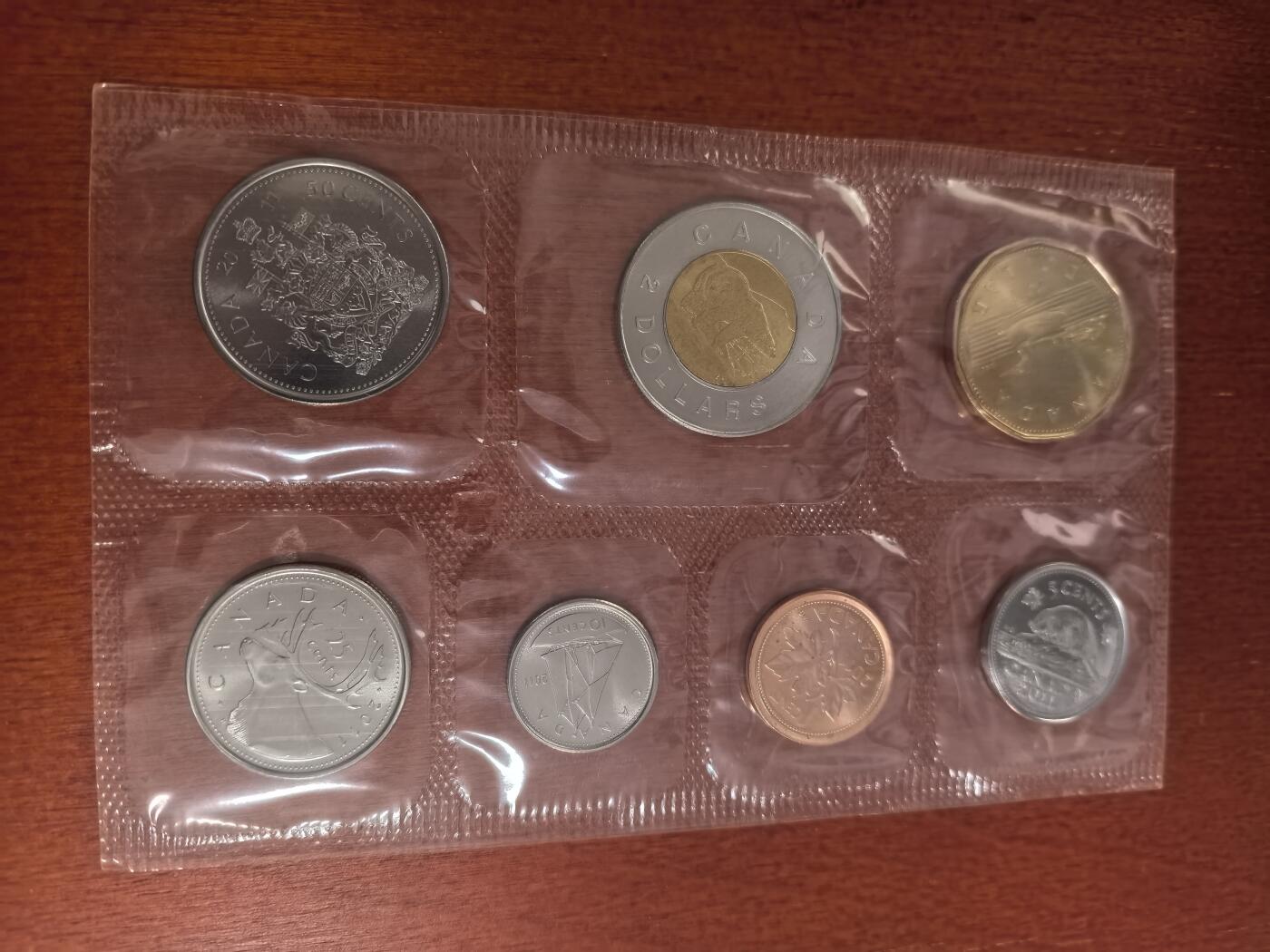 长老汇蛇年精选第九十九场拍卖 2011加拿大7枚套，原盒证，仅1元+2元克书就52美金了