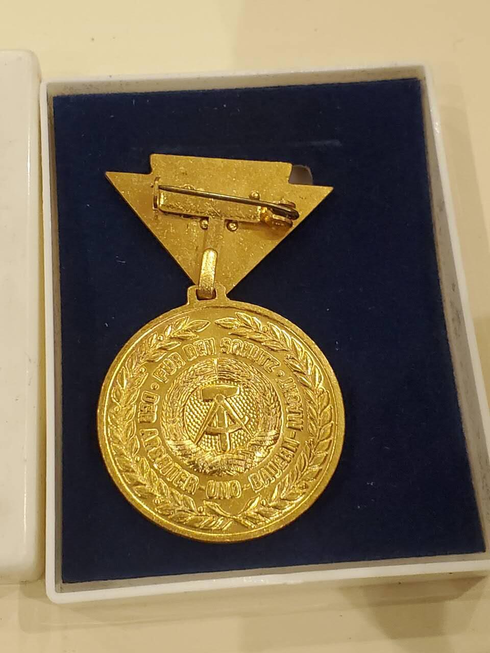 韵星假日军品类拍卖第40期 -- Rimey Holidays Militaria Auction 40 民主德国金级预备役军官优秀服务奖章带原盒一套