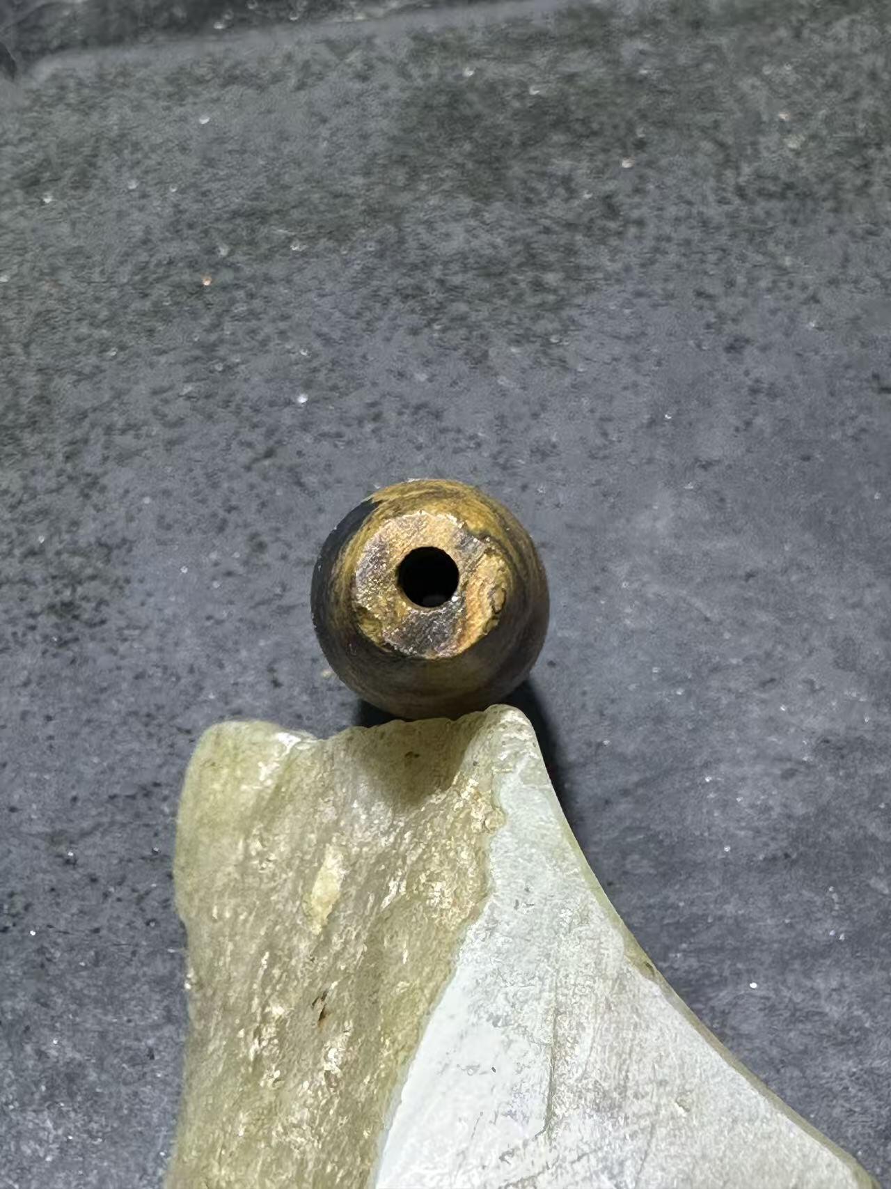 亚光蓝玉髓原皮天眼纹九眼页岩天珠一颗