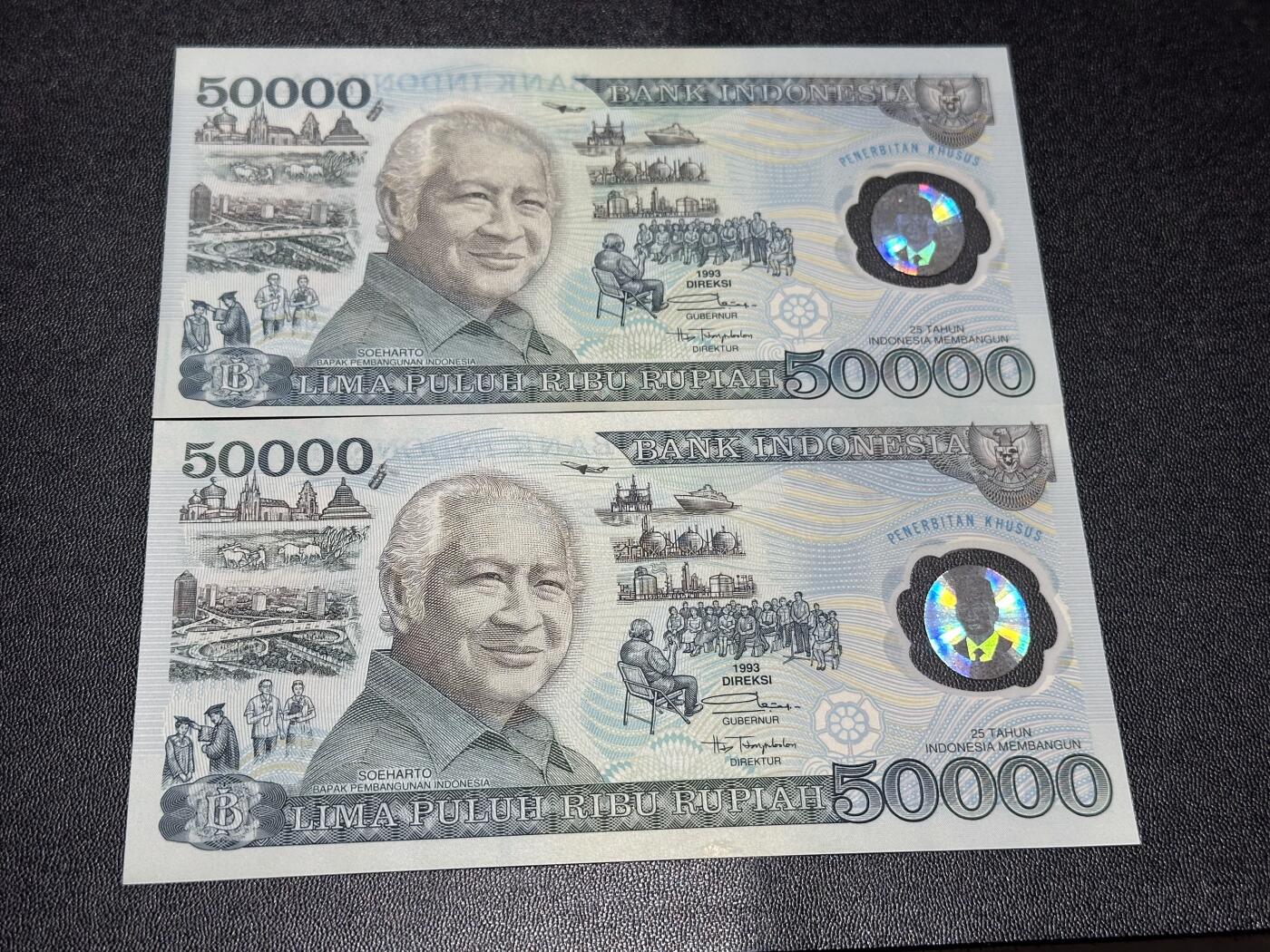 《外钞收藏家》第六百一十期（新年假期场/年后快递恢复正常再发货）（长期征集拍品、欢迎藏友们联系合作） 1993年印尼5万卢比 纪念钞 2张一起 全新 其中1张有个瑕疵