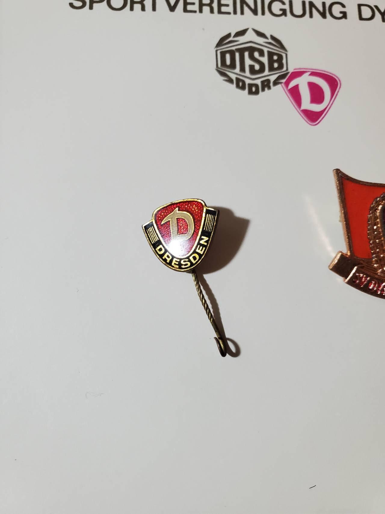 韵星假日军品类拍卖第40期 -- Rimey Holidays Militaria Auction 40 民主德国dtsb体能体育协会 资深成员证章、插针带证书一套