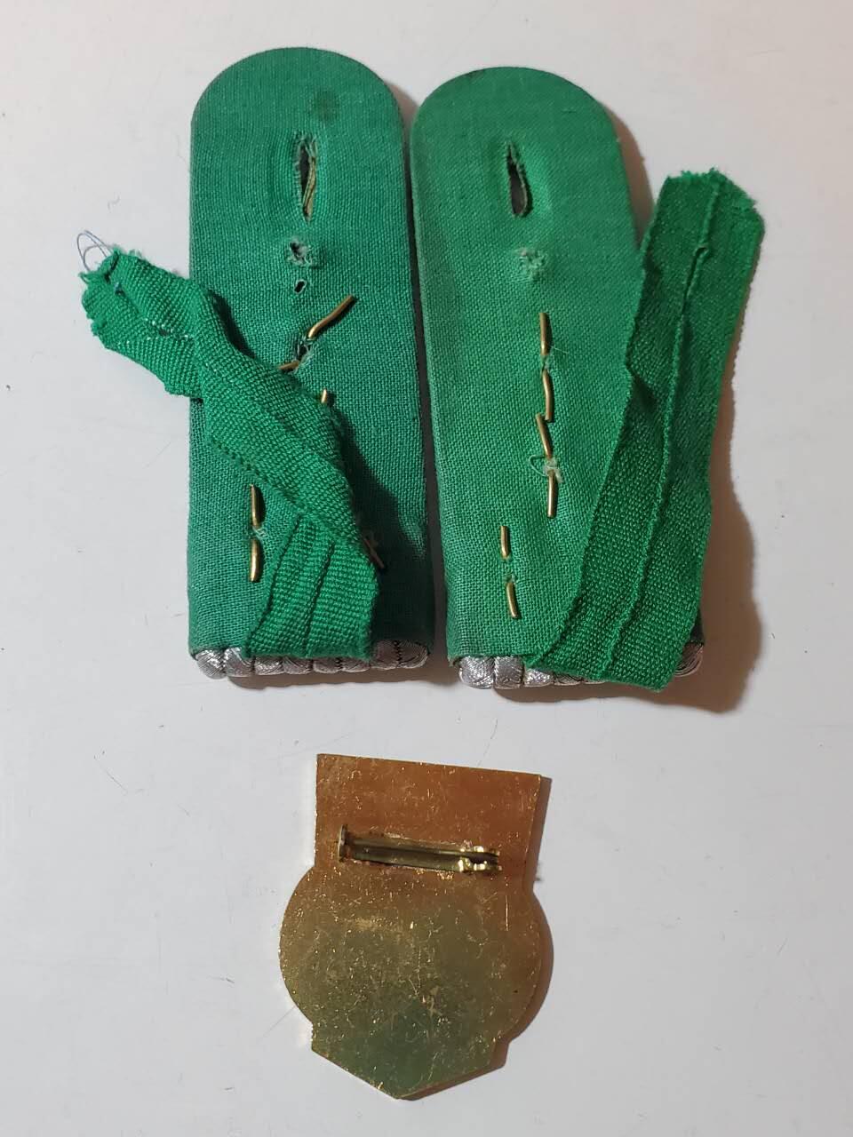 韵星假日军品类拍卖第40期 -- Rimey Holidays Militaria Auction 40 民主德国内务部大尉奖章+民警辅警证章 好品无损