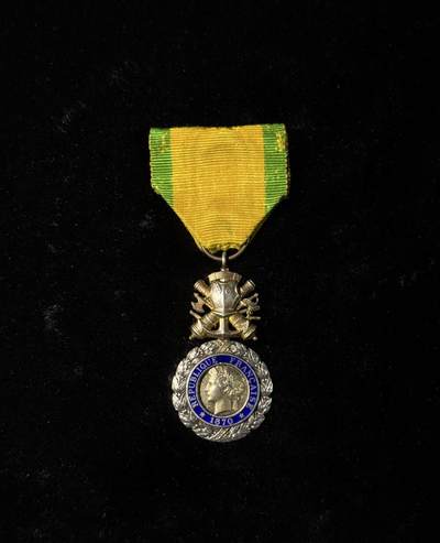 欢庆春节！戎马世界章牌大赏第111期春节大拍 - 法国军事功勋奖章，银制