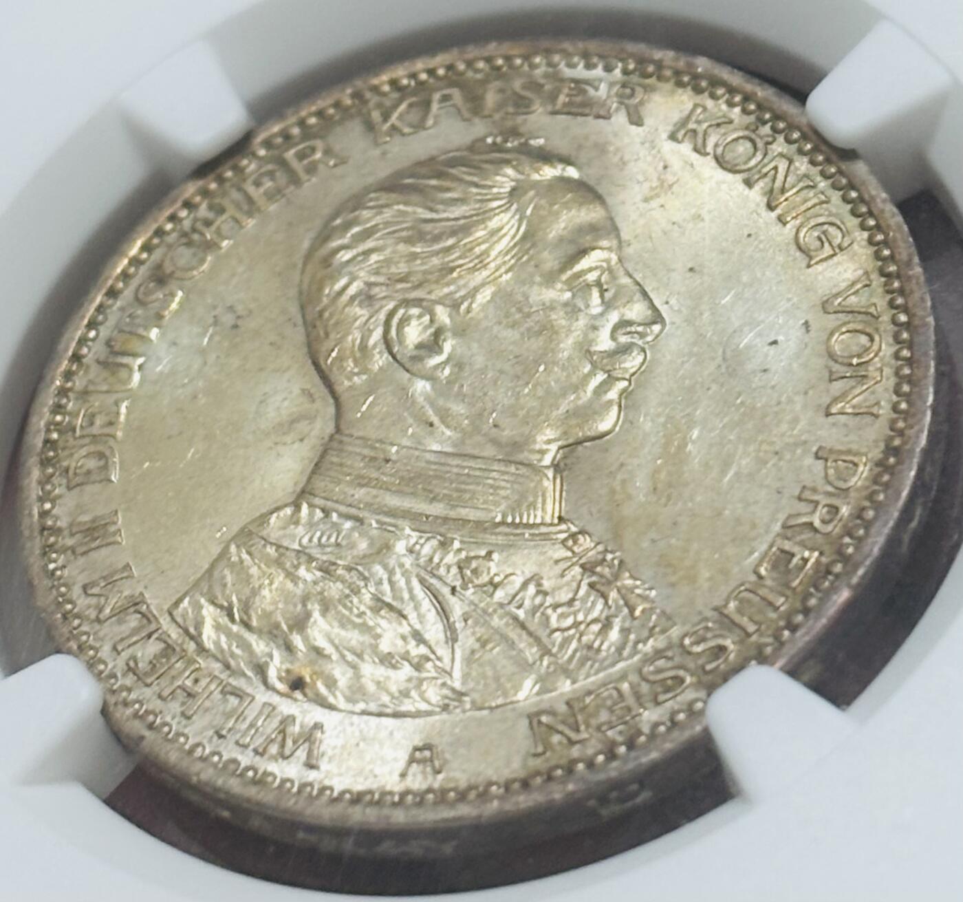 【金马踏春，泉马奔腾】2026 年新年贺岁场，（定于年初五接财神截拍）祝各位老板马到成功，马上有钱，愿岁岁平安喜乐顺遂 NGC MS62 分 1914 年德国普鲁士威廉二世戎装 3 马克银币，原光金光耀眼夺目，收藏投资品