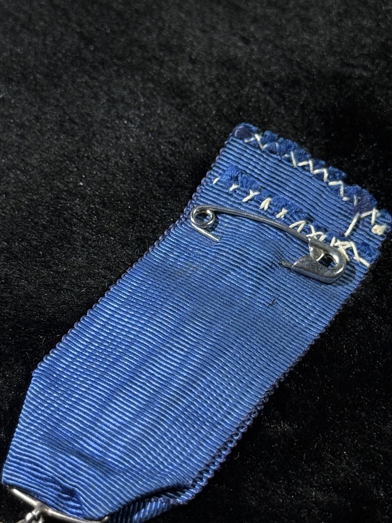 欢庆春节！戎马世界章牌大赏第111期春节大拍 芬兰一级金十字白玫瑰奖章，银制