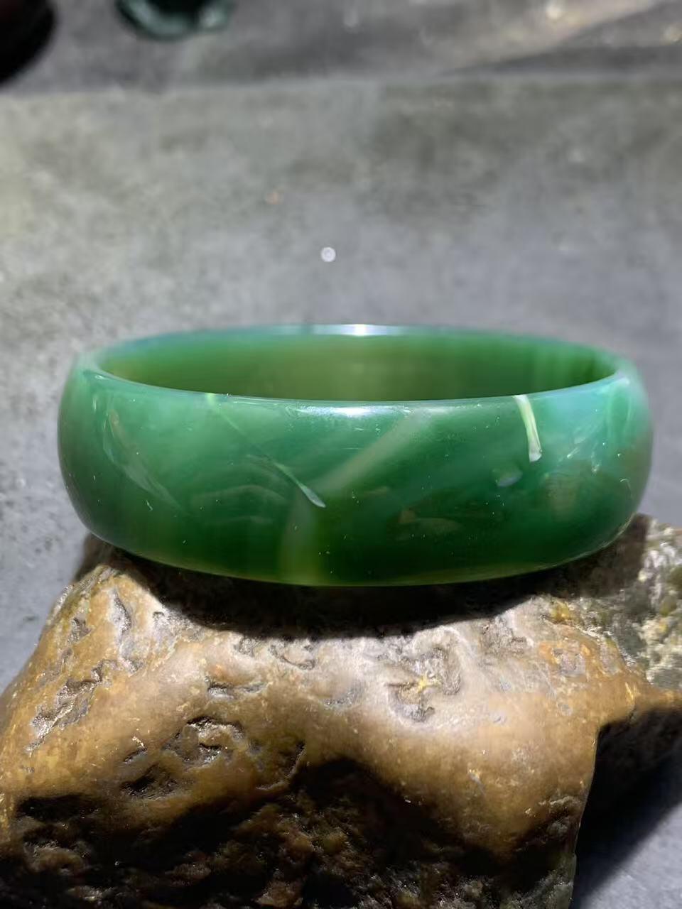 缠丝玛瑙通货小手镯1只，