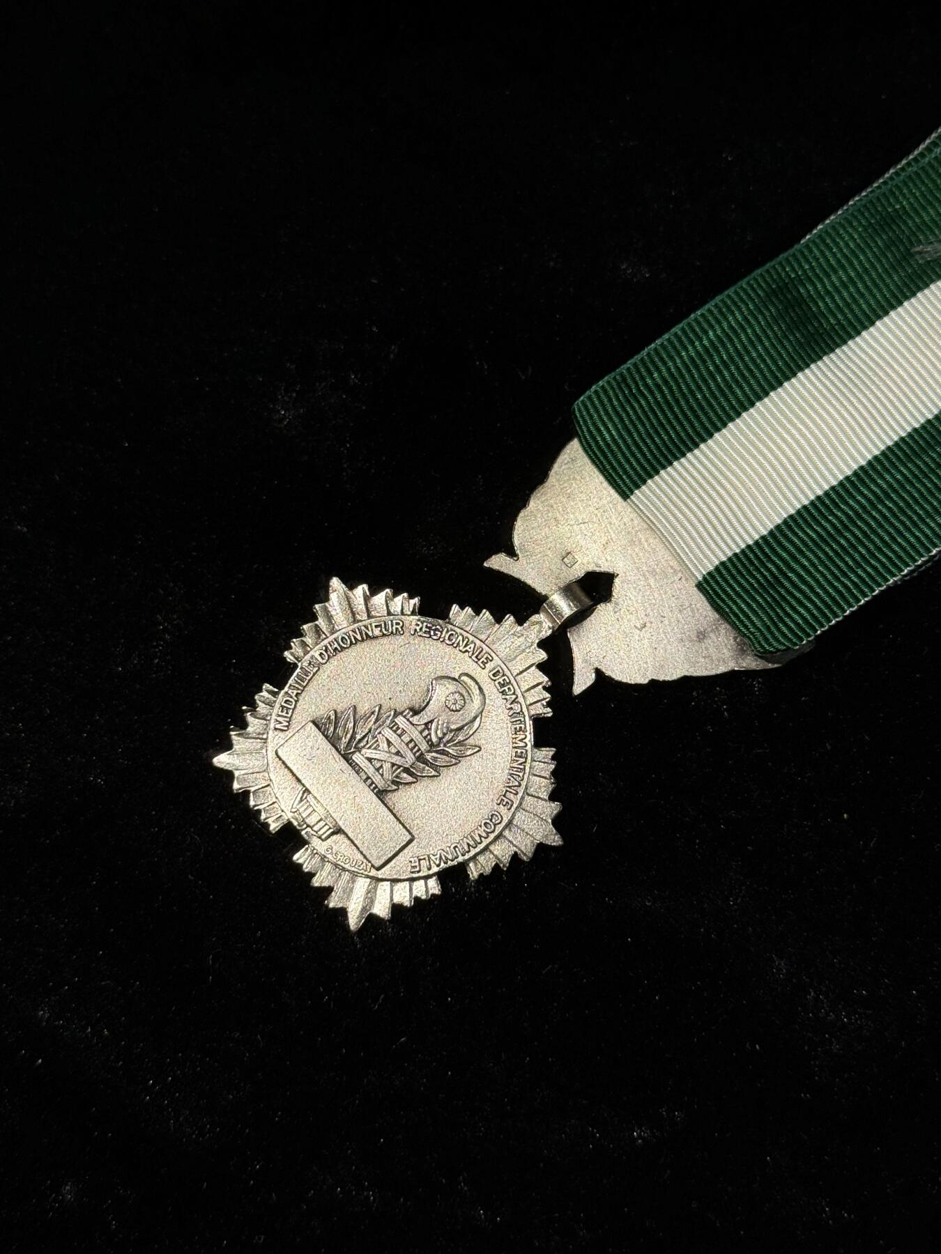 欢庆春节！戎马世界章牌大赏第111期春节大拍 法国金银级地方嘉奖一组，银制