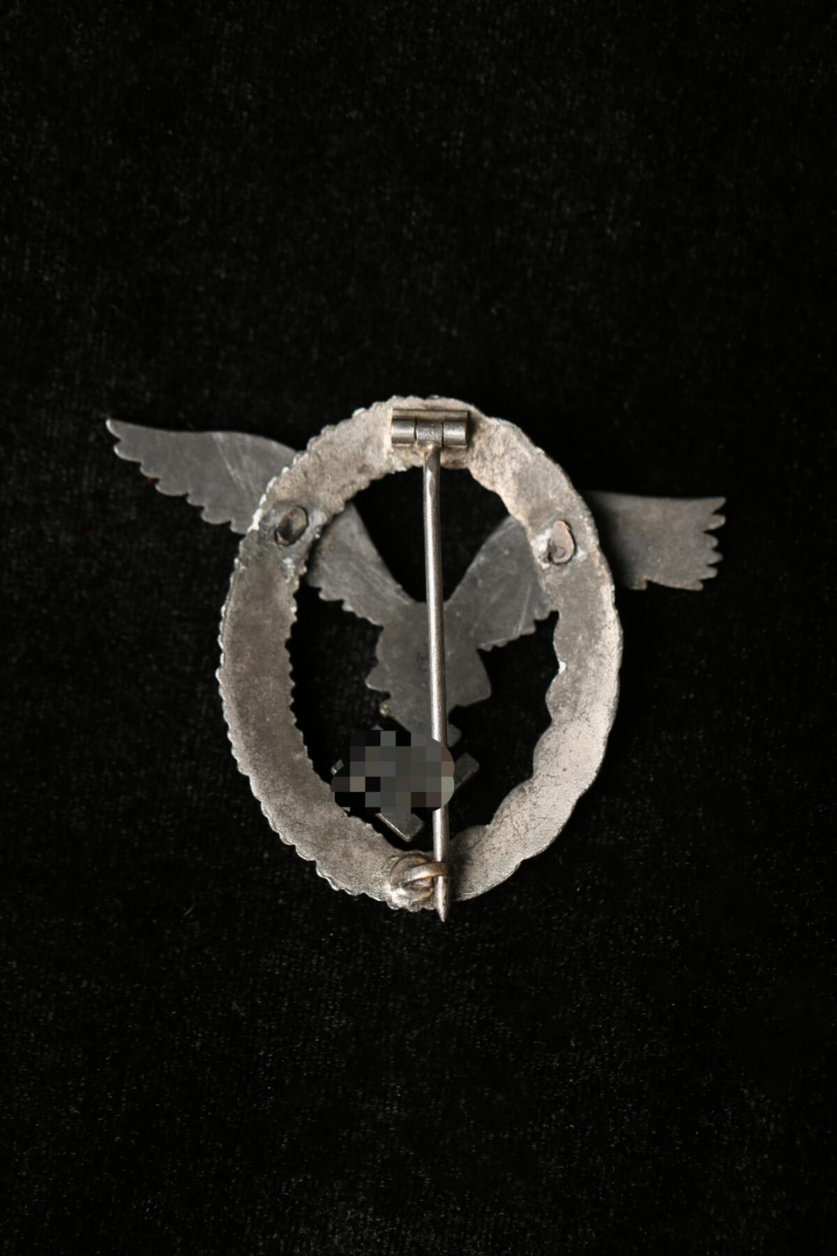 欢庆春节！戎马世界章牌大赏第112期春节大拍  德专场 Assmann厂造 末期锌制飞行员奖章  背打A标