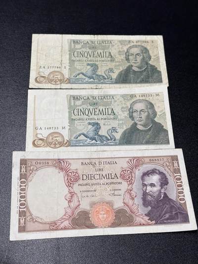 《外钞收藏家》第六百一十期（新年假期场/年后快递恢复正常再发货）（长期征集拍品、欢迎藏友们联系合作） - 意大利5000和1万 三张一起 非全新 品相如图