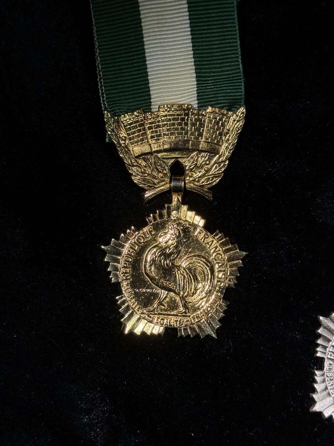 欢庆春节！戎马世界章牌大赏第111期春节大拍 法国金银级地方嘉奖一组，银制