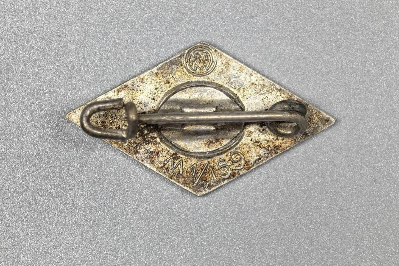 杂勋专场 德国德三HJ青年团徽章，铜镀银珐琅，珐琅完整，背打M1/159标