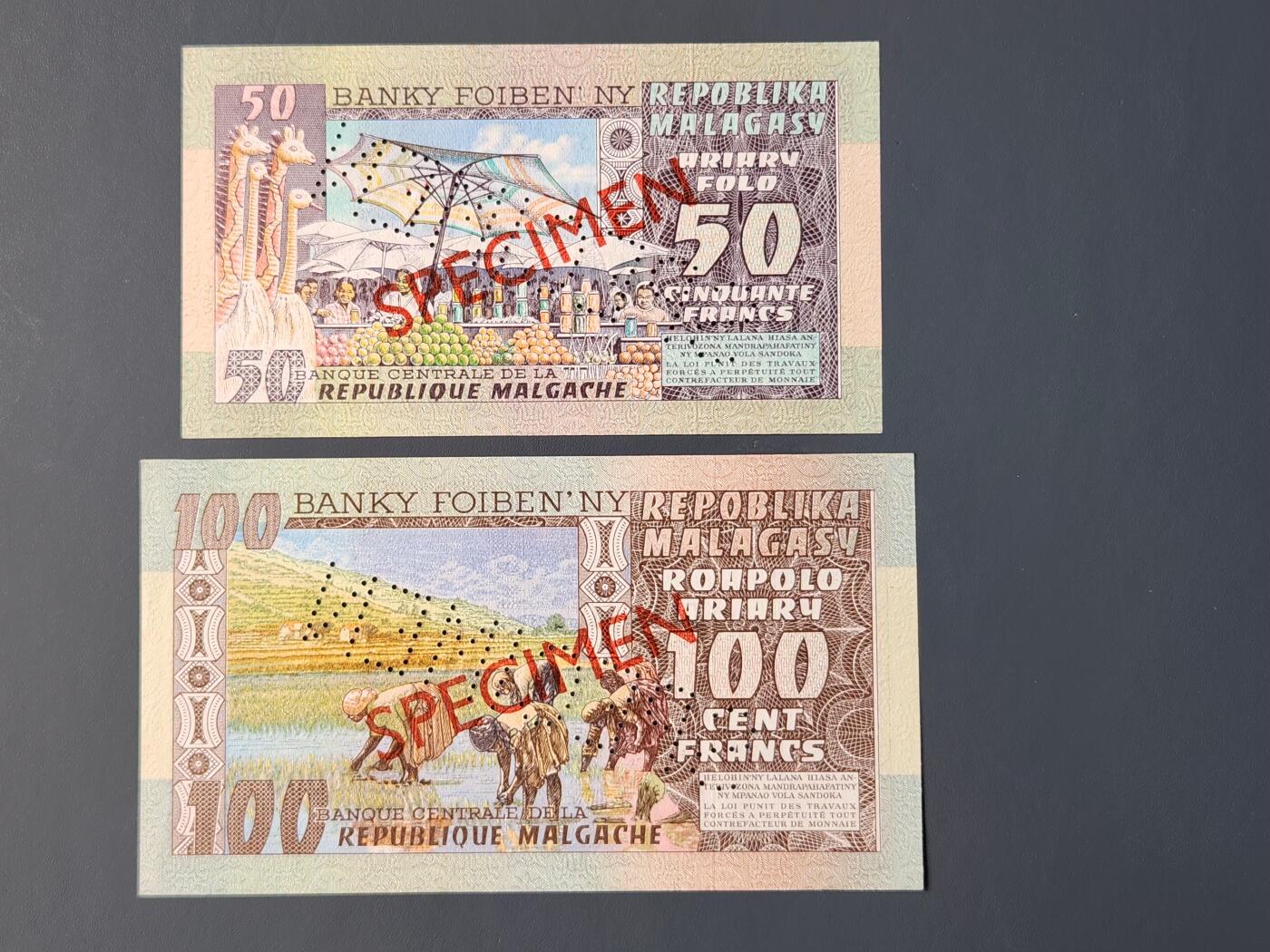 2月10号晚上8点 外国纸币自动截拍第23场 全新UNC 马达加斯加 1974年 50,100法郎 样票一对 稀少