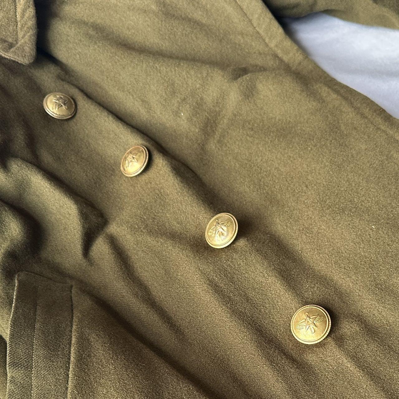 【第伍場】近代勋奖章徽章服饰杂项专场 50年代空军军官铜扣大衣—有附属毛领—内衬或为物主定制或有更换原棉衬为丝衬—肩宽约46cm 袖长约57cm