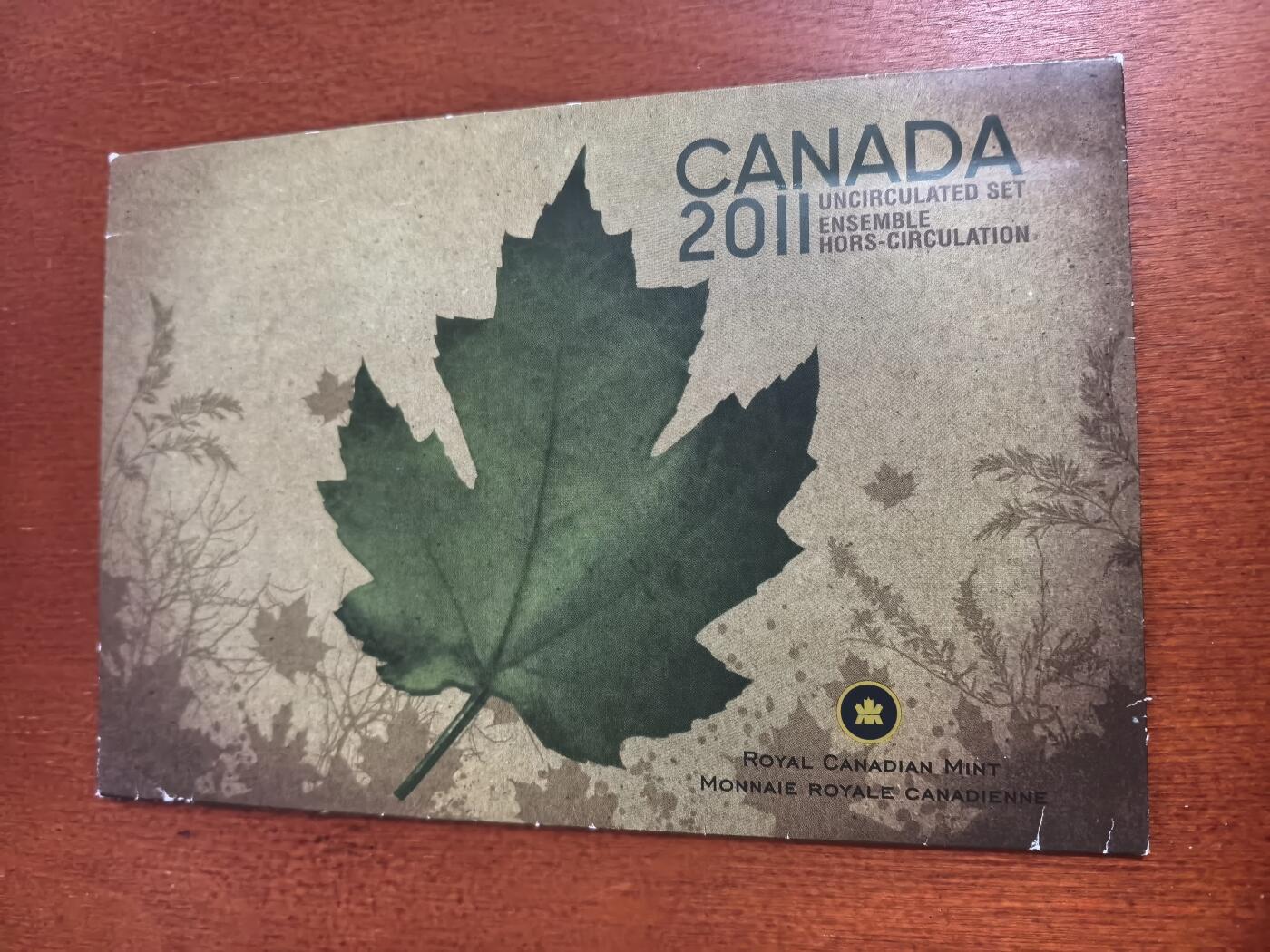 长老汇蛇年精选第九十九场拍卖 2011加拿大7枚套，原盒证，仅1元+2元克书就52美金了