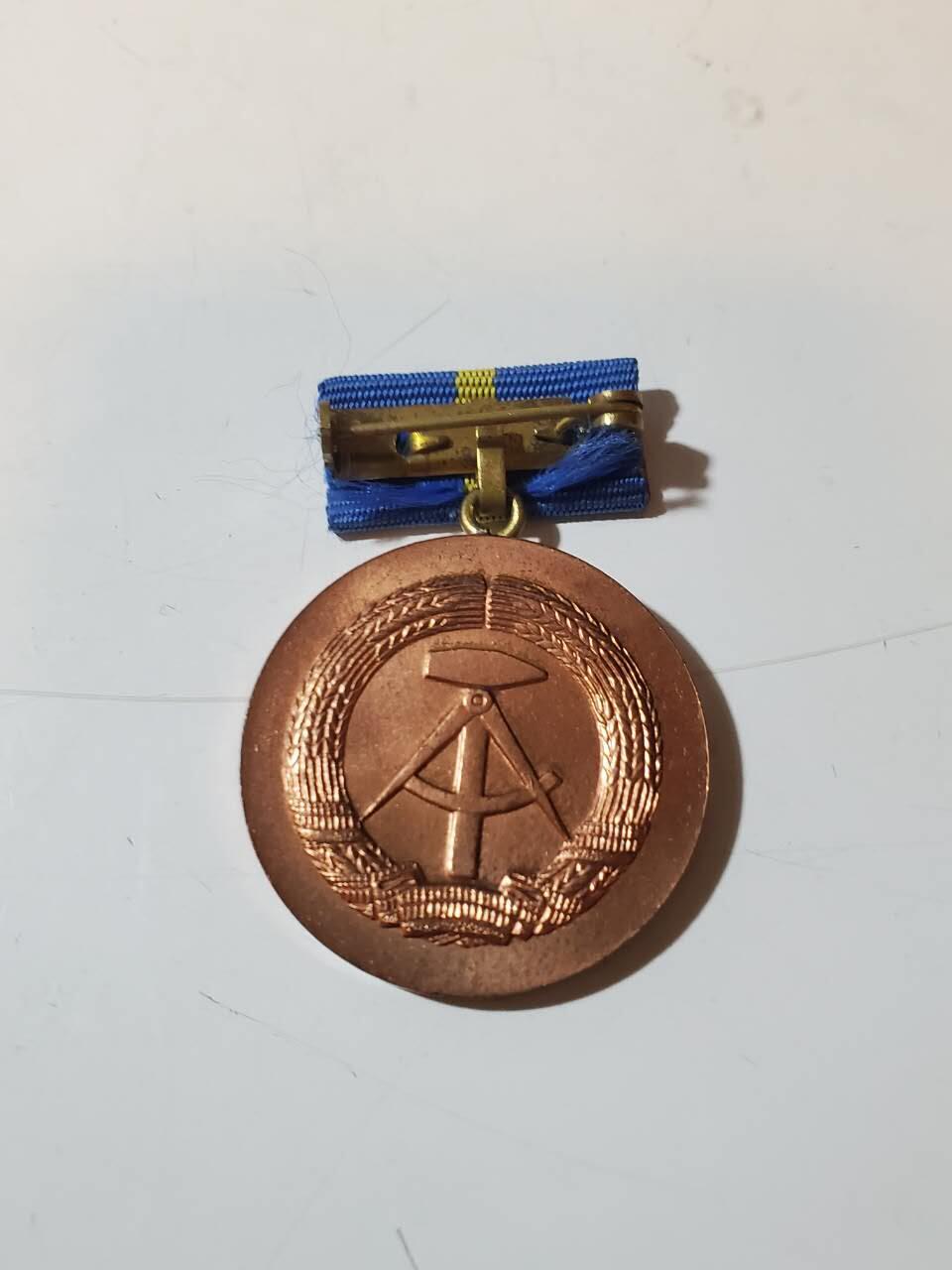 韵星假日军品类拍卖第40期 -- Rimey Holidays Militaria Auction 40 民主德国铜级邮政服务奖章