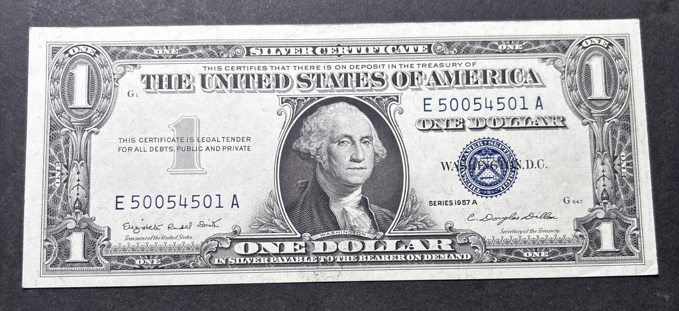 【金马踏春，泉马奔腾】2026 年新年贺岁场，（定于年初五接财神截拍）祝各位老板马到成功，马上有钱，愿岁岁平安喜乐顺遂 少见 1957 年蓝印版美国 1 美元，尾号 501