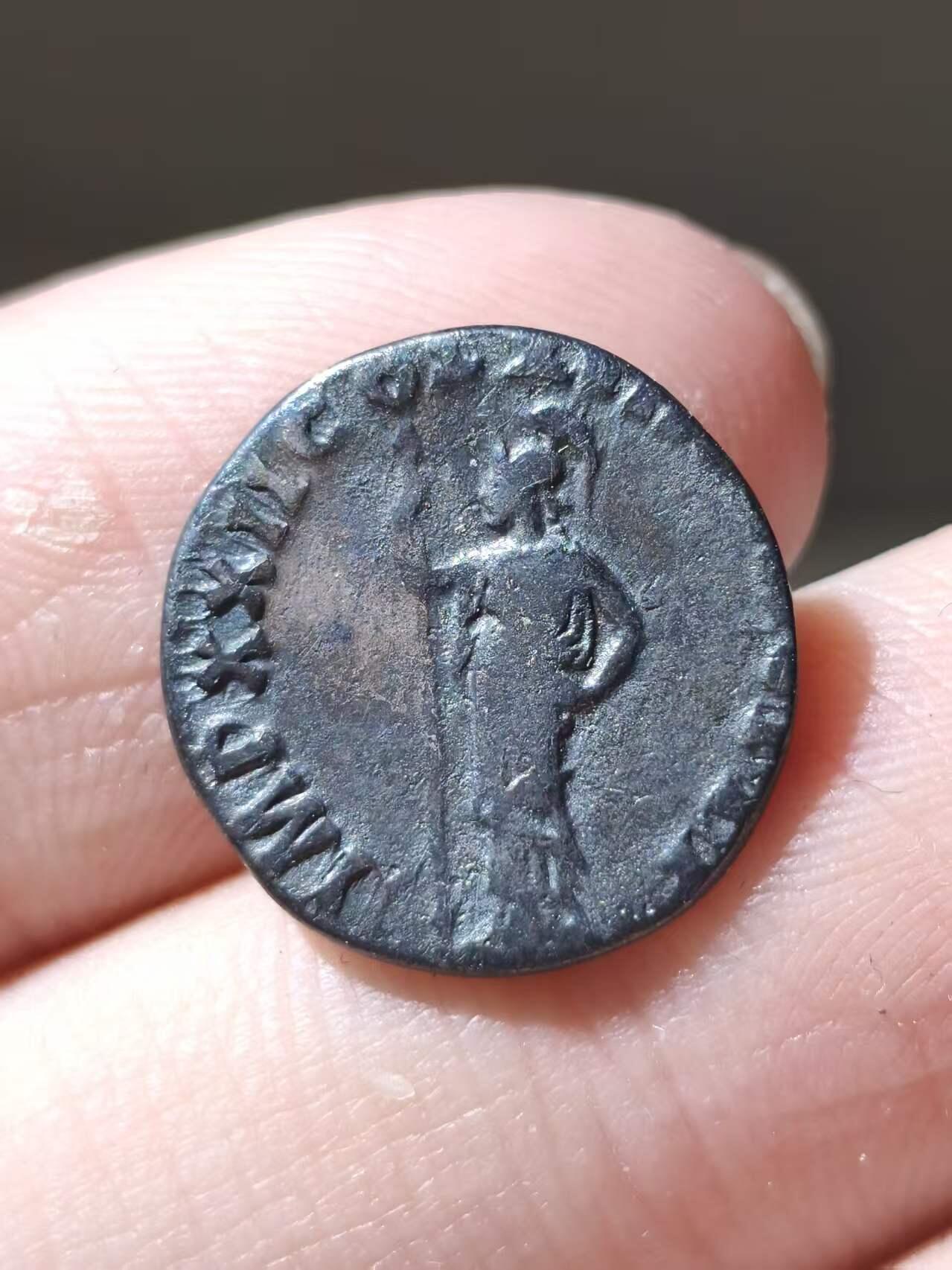 星盘世界钱币二月二十一日初五 世界古典币春节精品大拍 祝各位藏友马年大吉-新年新气象！ 图密善第纳尔银币，公元95-96年铸于罗马。背面是密涅瓦持矛立像。币文为图密善头衔，十五届保民官，二十二届统帅，十七届执政官，并且有CENSOR PERPETUUS PATER PATRIAE称号，即生灵的审查官，国父。