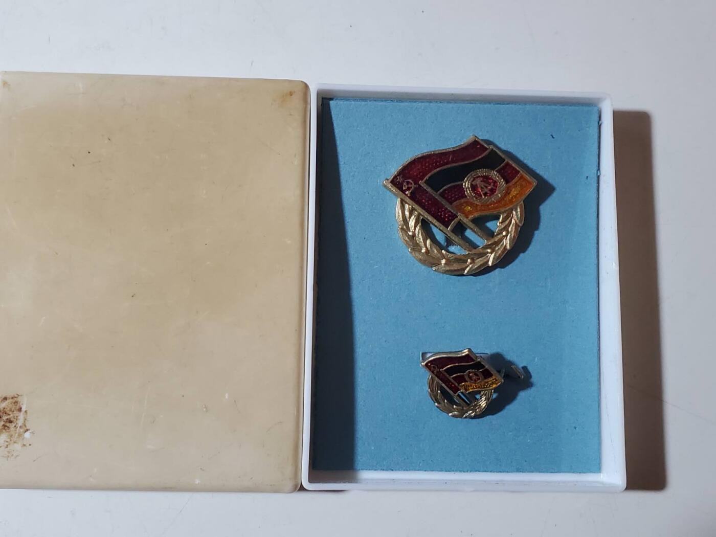 韵星假日军品类拍卖第40期 -- Rimey Holidays Militaria Auction 40 民主德国金级苏德友谊奖章带原盒一套