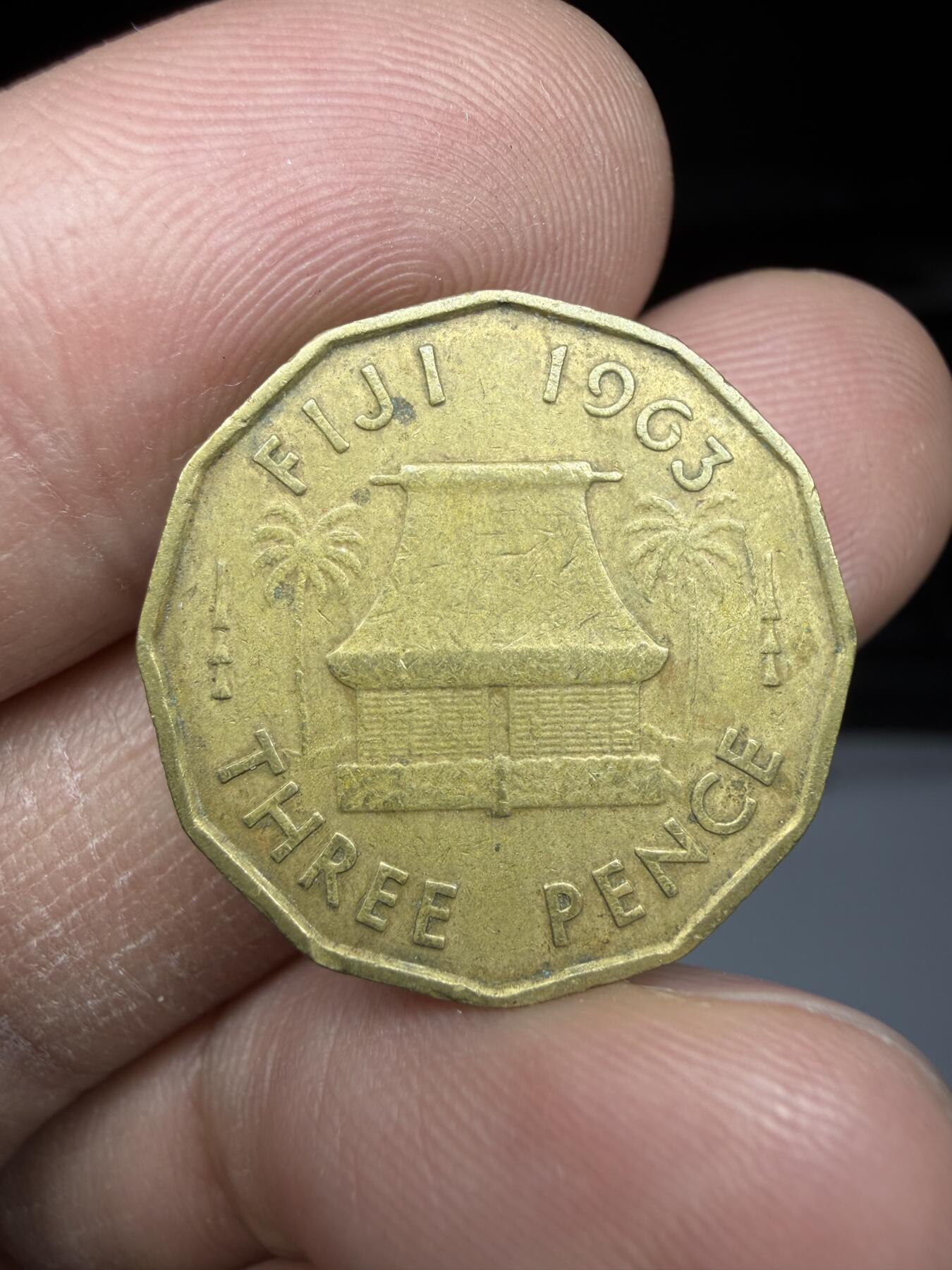2025年集古藏今外币拍卖第二期-第6场—（总第306拍），可以寄存60天，满160元包邮。 1963年斐济3便士