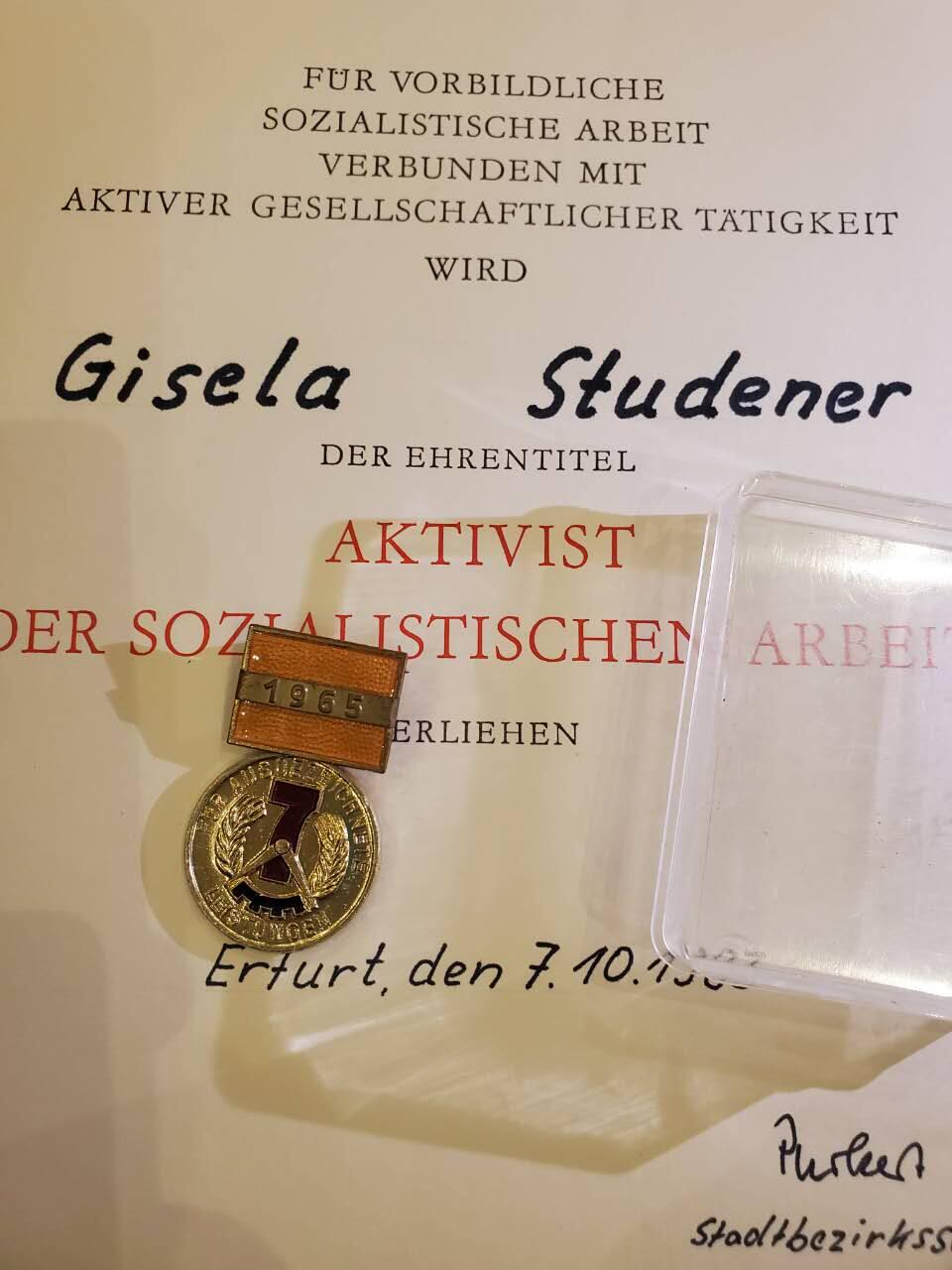 韵星假日军品类拍卖第40期 -- Rimey Holidays Militaria Auction 40 民主德国社会主义功勋活动家奖章实发带证书一套