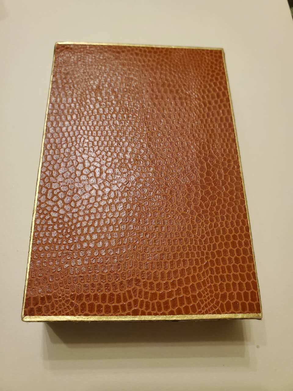 （450件拍品！制服徽章盛宴）罗岚⭐爱藏⭐年前甄选大拍场-店主清仓处理-分享拍场额外现金红包（实体经营） 稀有-- 民主德国莱比锡工战队资深军官奖章+金级体能奖章 非常大 接近一公斤重 制作非常精致 高浮雕 仿皮盒 品相非常好