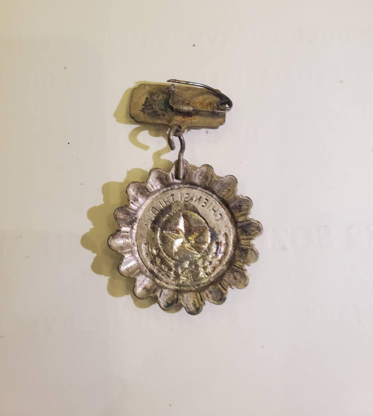 韵星假日军品类拍卖第40期 -- Rimey Holidays Militaria Auction 40 越南民主共和国（北越）优秀士兵奖章 越战时期早期白铜版本 1966越战第一版