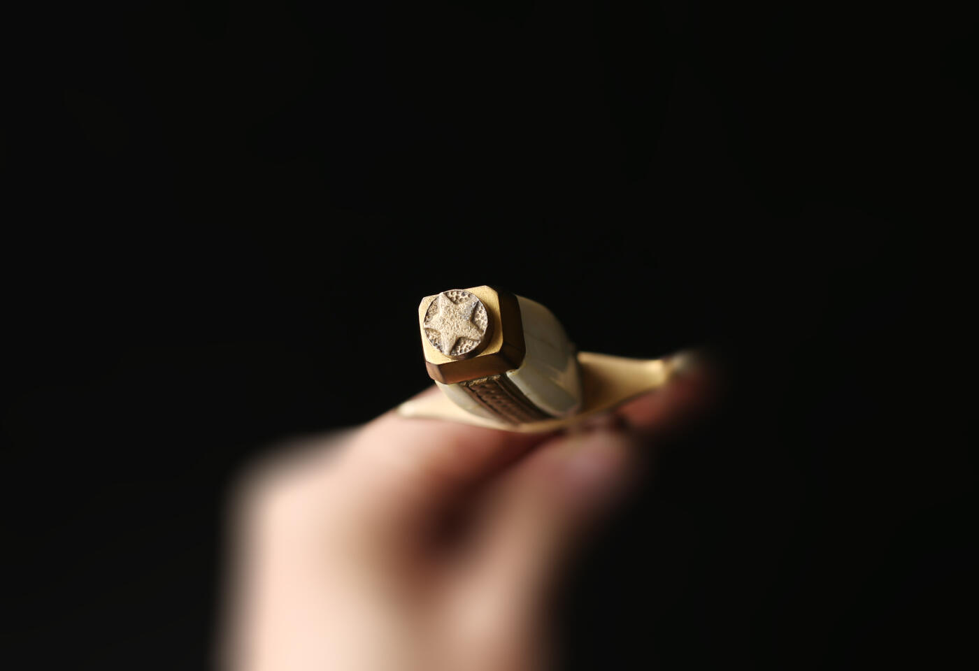 欢庆春节！戎马世界章牌大赏第112期春节大拍  德专场 保加利亚 1951型海军军官匕首 品相很好