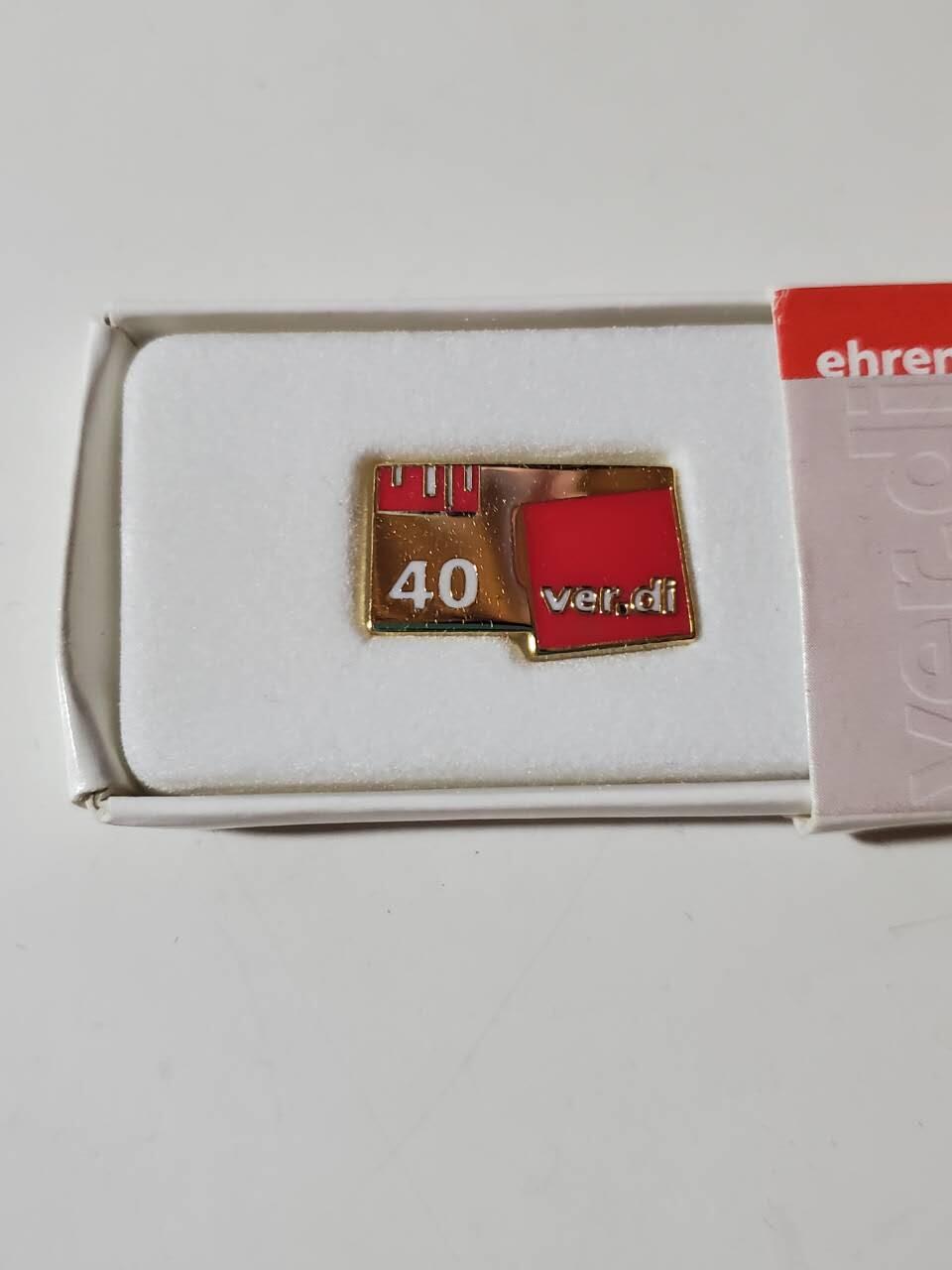 韵星假日军品类拍卖第40期 -- Rimey Holidays Militaria Auction 40 德国ehren工会四十年证章 源自东德 老工会之一