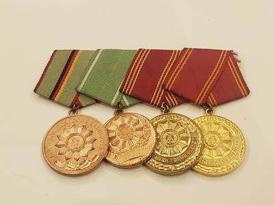 韵星假日军品类拍卖第40期 -- Rimey Holidays Militaria Auction 40 - 民主德国内务部武装力量军官四联排-- 铜级功绩奖章 铜级优秀服务 特级二等 特级一等 涵盖最高级奖章 镀金完好