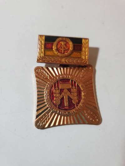 韵星假日军品类拍卖第40期 -- Rimey Holidays Militaria Auction 40 - 民主德国集体劳动荣誉奖章带五次获得上挂