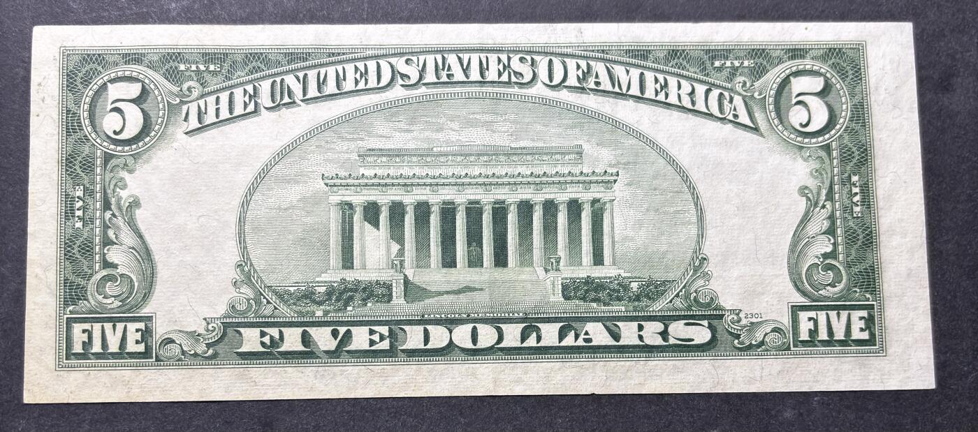 【金马踏春，泉马奔腾】2026 年新年贺岁场，（定于年初五接财神截拍）祝各位老板马到成功，马上有钱，愿岁岁平安喜乐顺遂 少见 1953 年蓝印版林肯头 5 美元，尾号 943 错版币裁切错误，看图