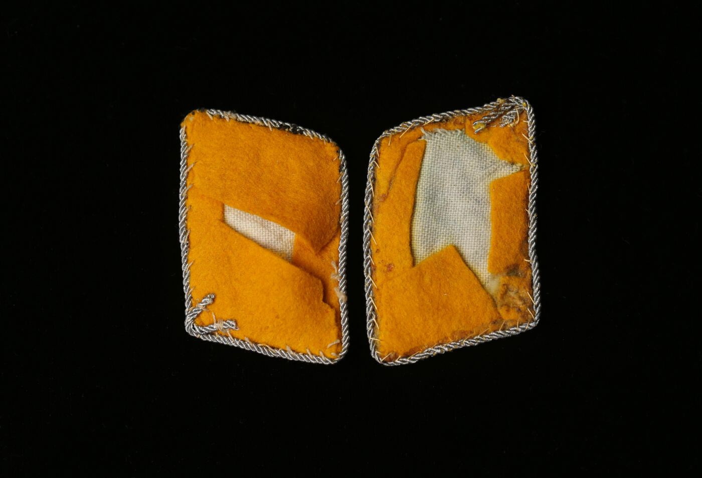 欢庆春节！戎马世界章牌大赏第112期春节大拍  德专场 德三空军金黄色飞行/伞兵少校领章