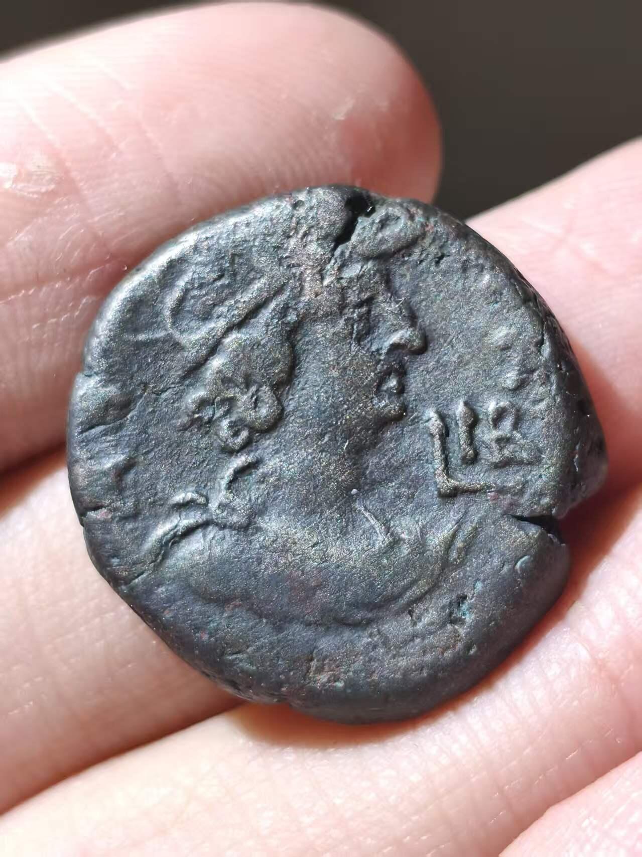 星盘世界钱币二月二十一日初五 世界古典币春节精品大拍 祝各位藏友马年大吉-新年新气象！ 尼禄四德拉克马银铜合金币。公元655-66铸造于埃及行省的亚历山大城。背面是头戴象头冠的亚历山大城市神像，背面L I B是尼禄12年。