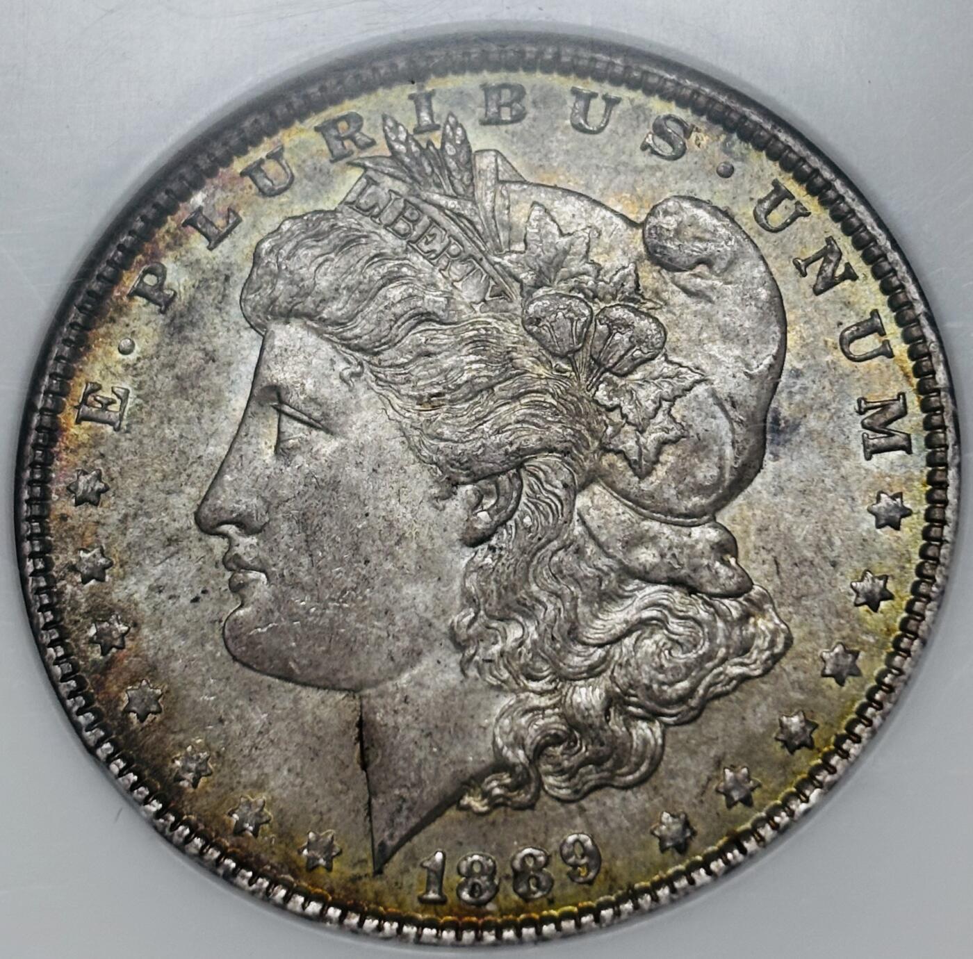 【金马踏春，泉马奔腾】2026 年新年贺岁场，（定于年初五接财神截拍）祝各位老板马到成功，马上有钱，愿岁岁平安喜乐顺遂 NGC MS64 分 1889 年美国摩根一元银元，正儿八经老盒子严评，五彩环边原炫光足