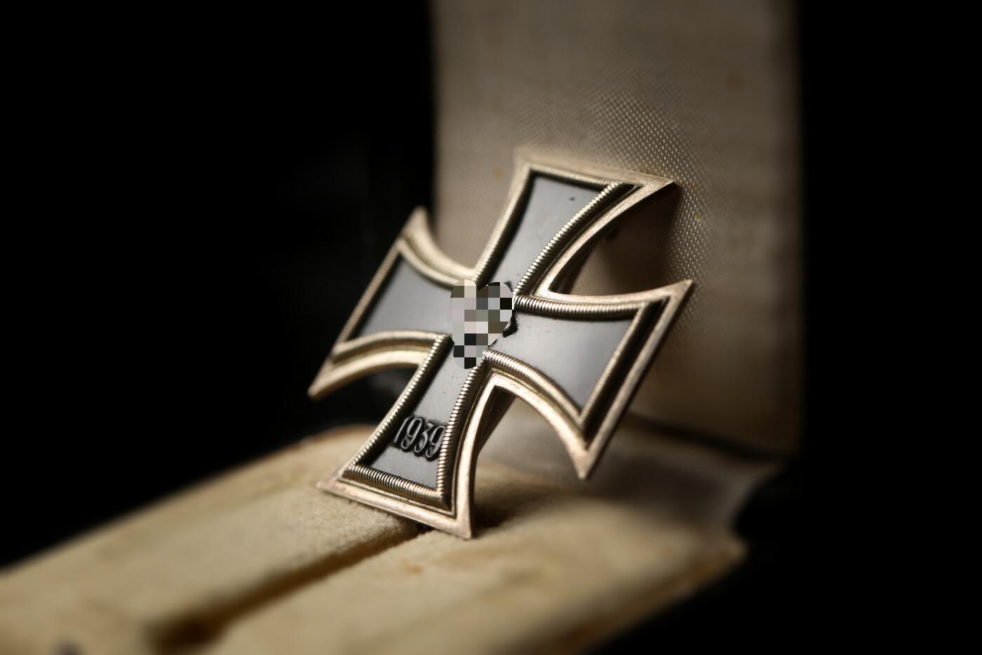 欢庆春节！戎马世界章牌大赏第112期春节大拍  德专场 3厂无标铜芯 辛A型 一级铁十字勋章 带盒   任何铁十字收藏中都算重要一环