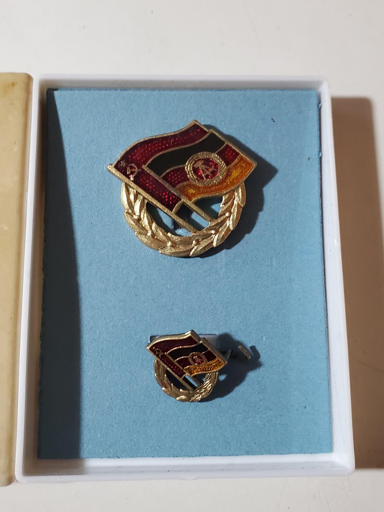 韵星假日军品类拍卖第40期 -- Rimey Holidays Militaria Auction 40 民主德国金级苏德友谊奖章带原盒一套