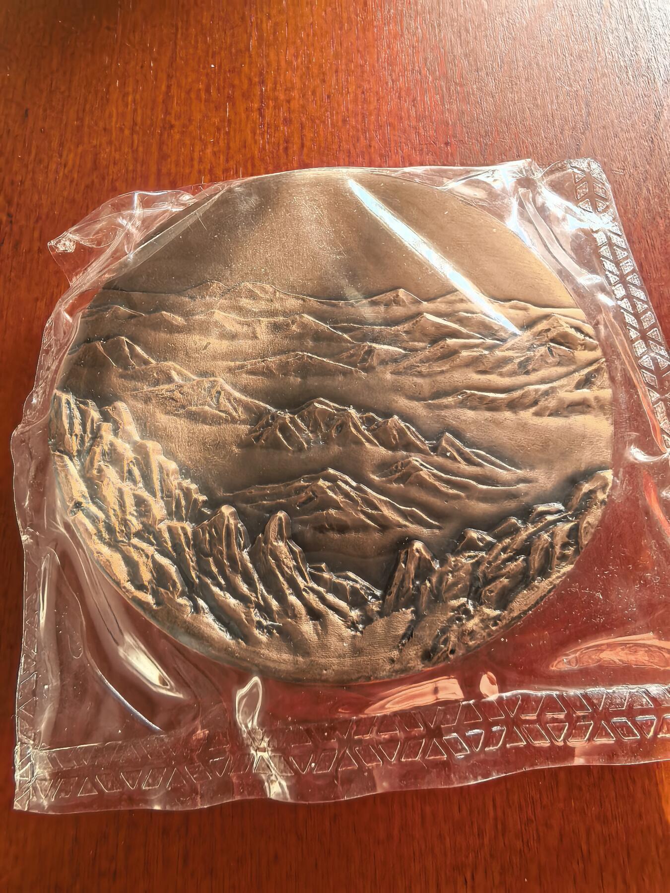 长老汇蛇年精选第九十九场拍卖 2016中国民生银行成立20周年大铜章，711克，80MM，上海造币厂