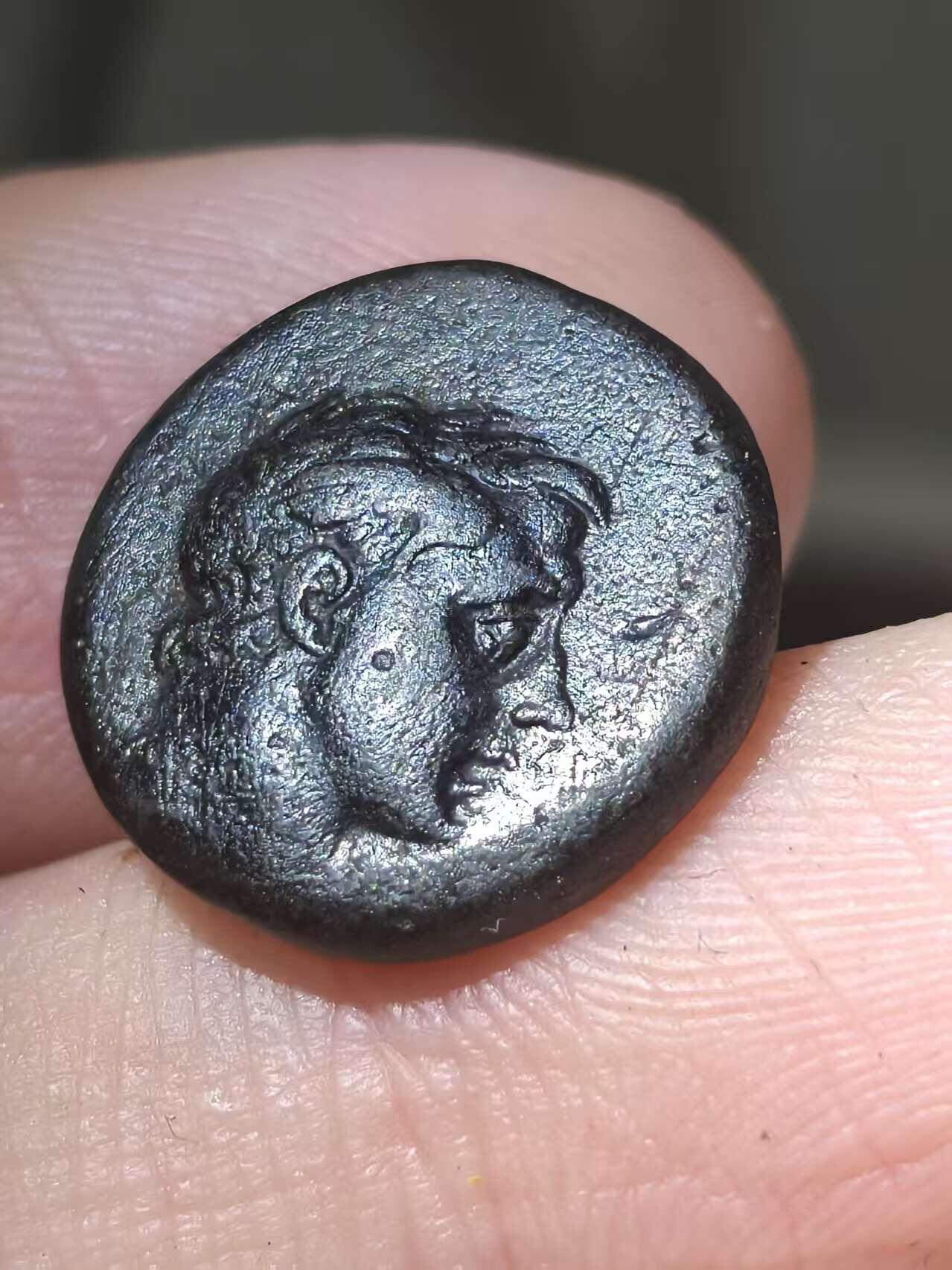 星盘世界钱币二月二十一日初五 世界古典币春节精品大拍 祝各位藏友马年大吉-新年新气象！ 古希腊丰饶角  庞图斯.阿米索斯.密特拉达提斯六世尤帕托尔时代约公元前105-90年或前90-85年 约4.1克16.2毫米 正面：青年半身像右 后面：AMI-ΣoY，种族划分由丰饶的基地两侧的Dioscuri帽，每一个上面的一颗星。