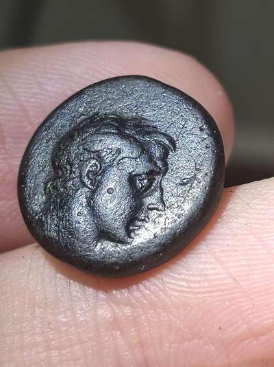 古希腊丰饶角  庞图斯.阿米索斯.密特拉达提斯六世尤帕托尔时代约公元前105-90年或前90-85年 约4.1克16.2毫米 正面：青年半身像右 后面：AMI-ΣoY，种族划分由丰饶的基地两侧的Dioscuri帽，每一个上面的一颗星。