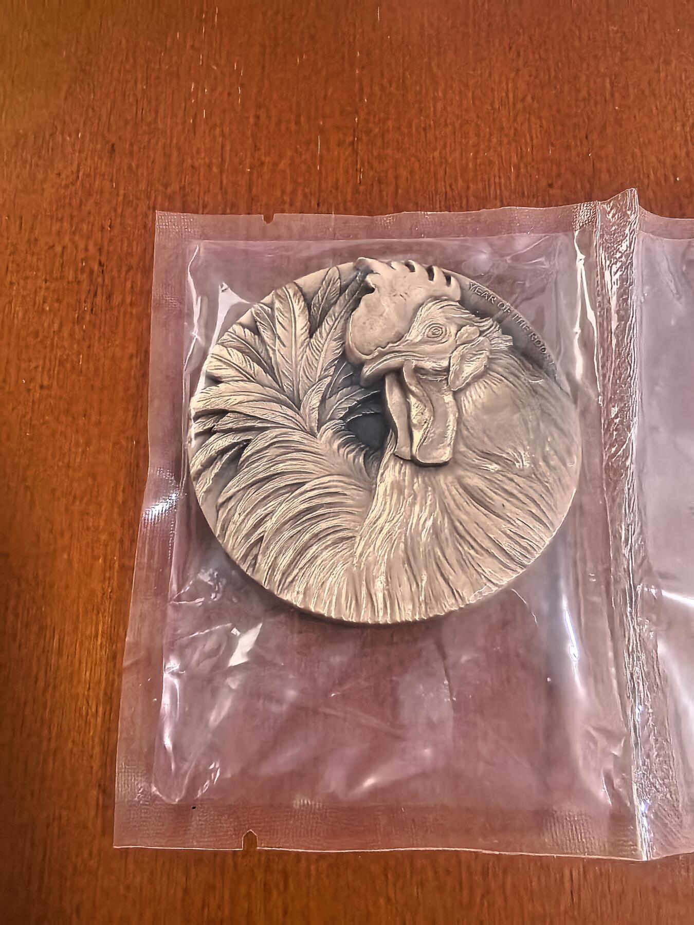 长老汇蛇年精选第九十九场拍卖 2017金鸡报晓紫铜镶嵌银铜章，03克银镶片，60MM