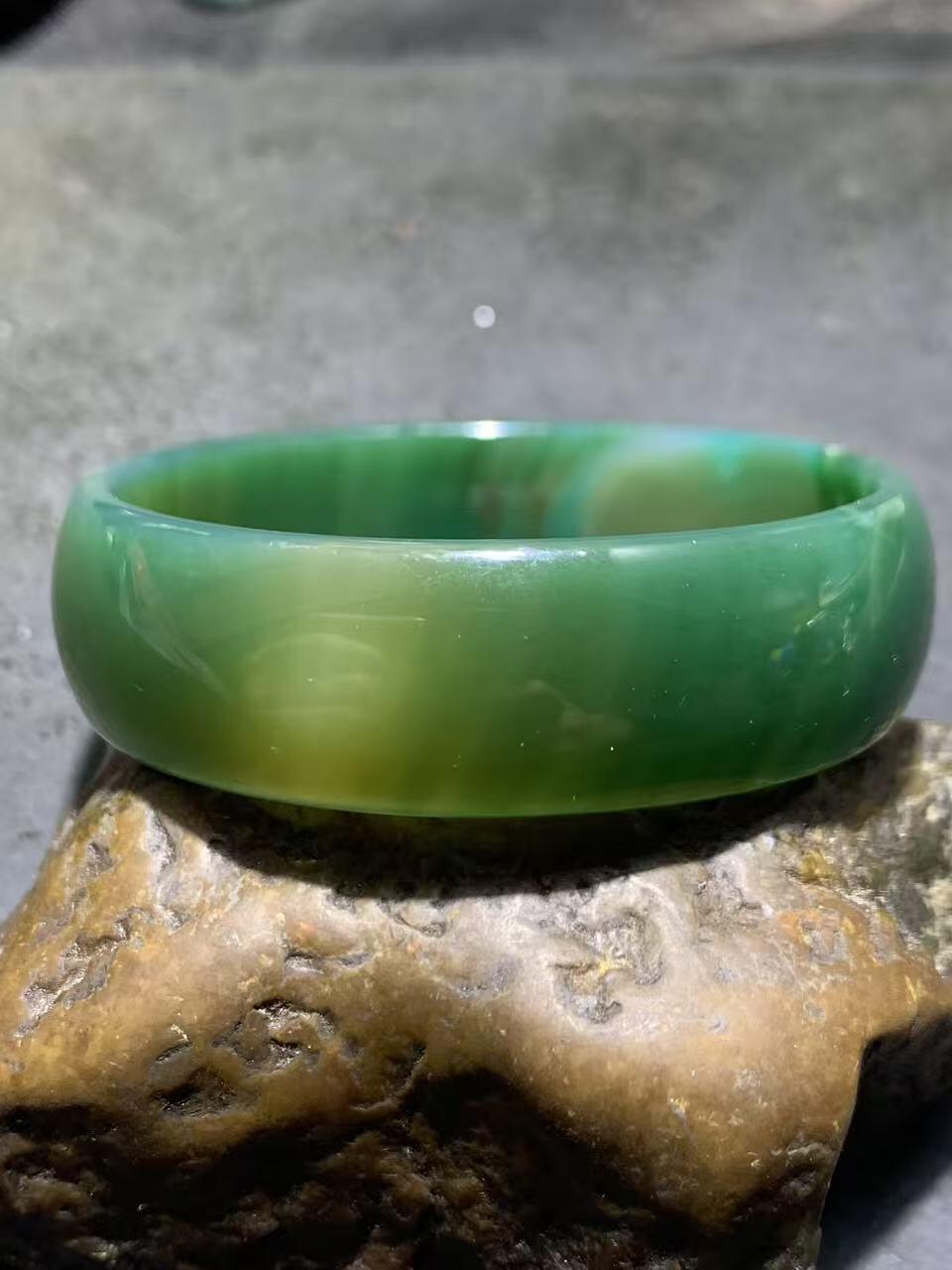 缠丝玛瑙通货小手镯1只，