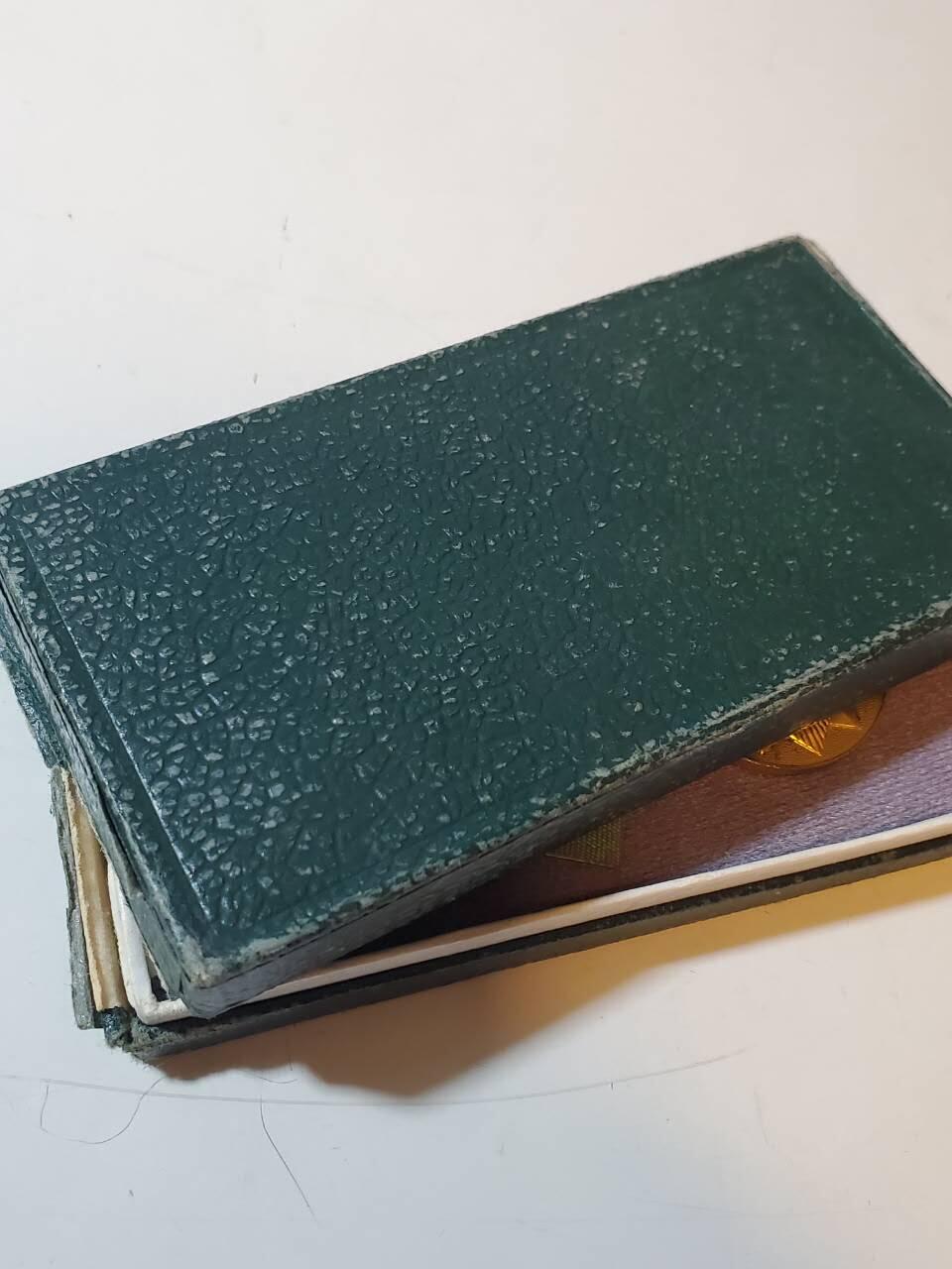 韵星假日军品类拍卖第40期 -- Rimey Holidays Militaria Auction 40 民主德国金级内务部优秀服务奖章 第一版无国徽版本 带早期原仿皮盒 