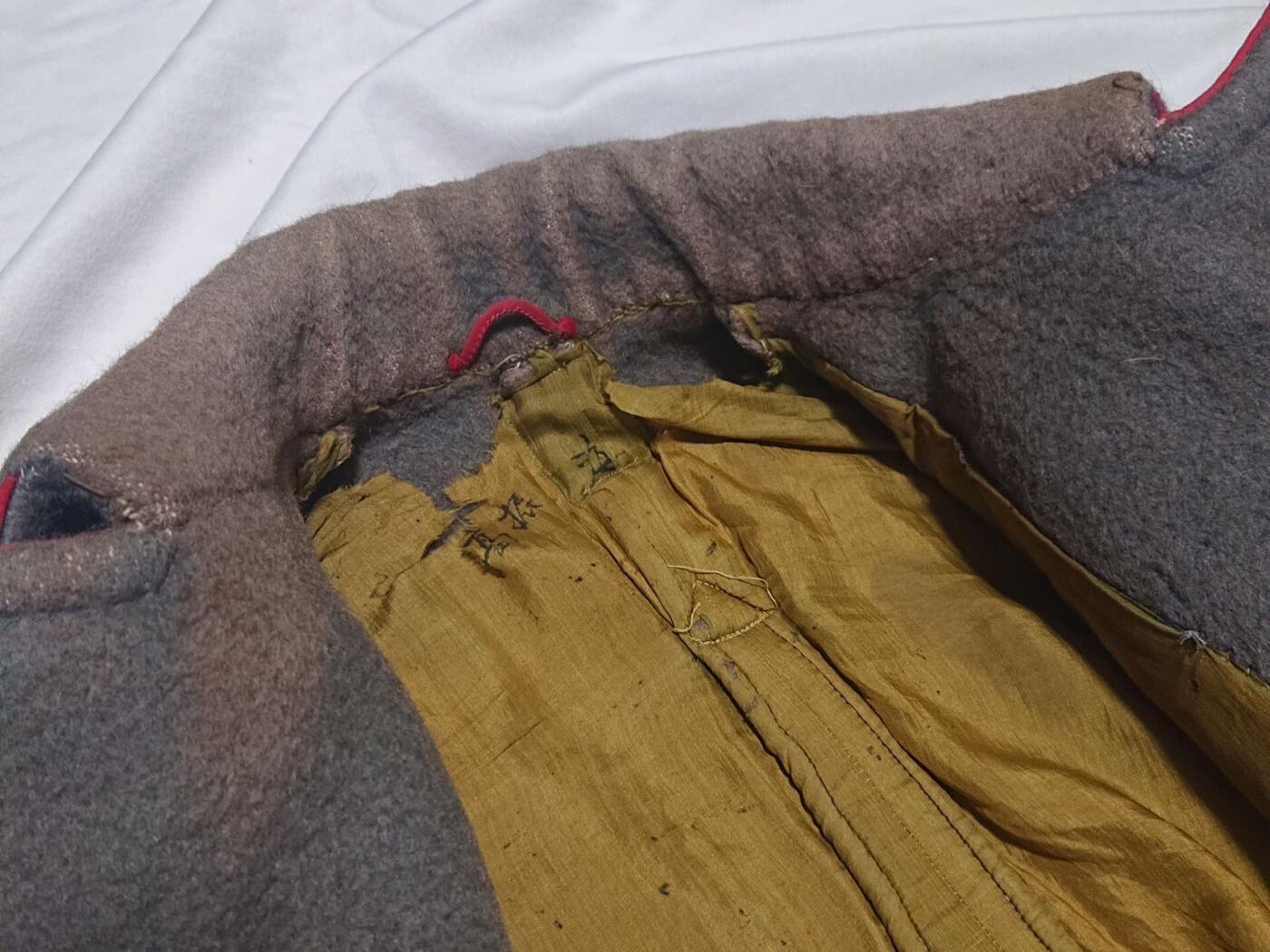 【第伍場】近代勋奖章徽章服饰杂项专场 驻朝鲜？苏式？高阶军官柞蚕丝衬 灰呢大衣 肩宽约53cm、袖长约60cm